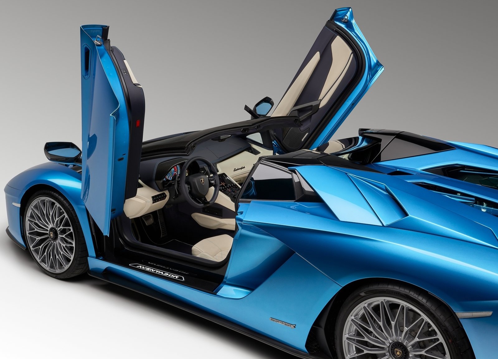 Lamborghini Aventador S Roadster anh 5