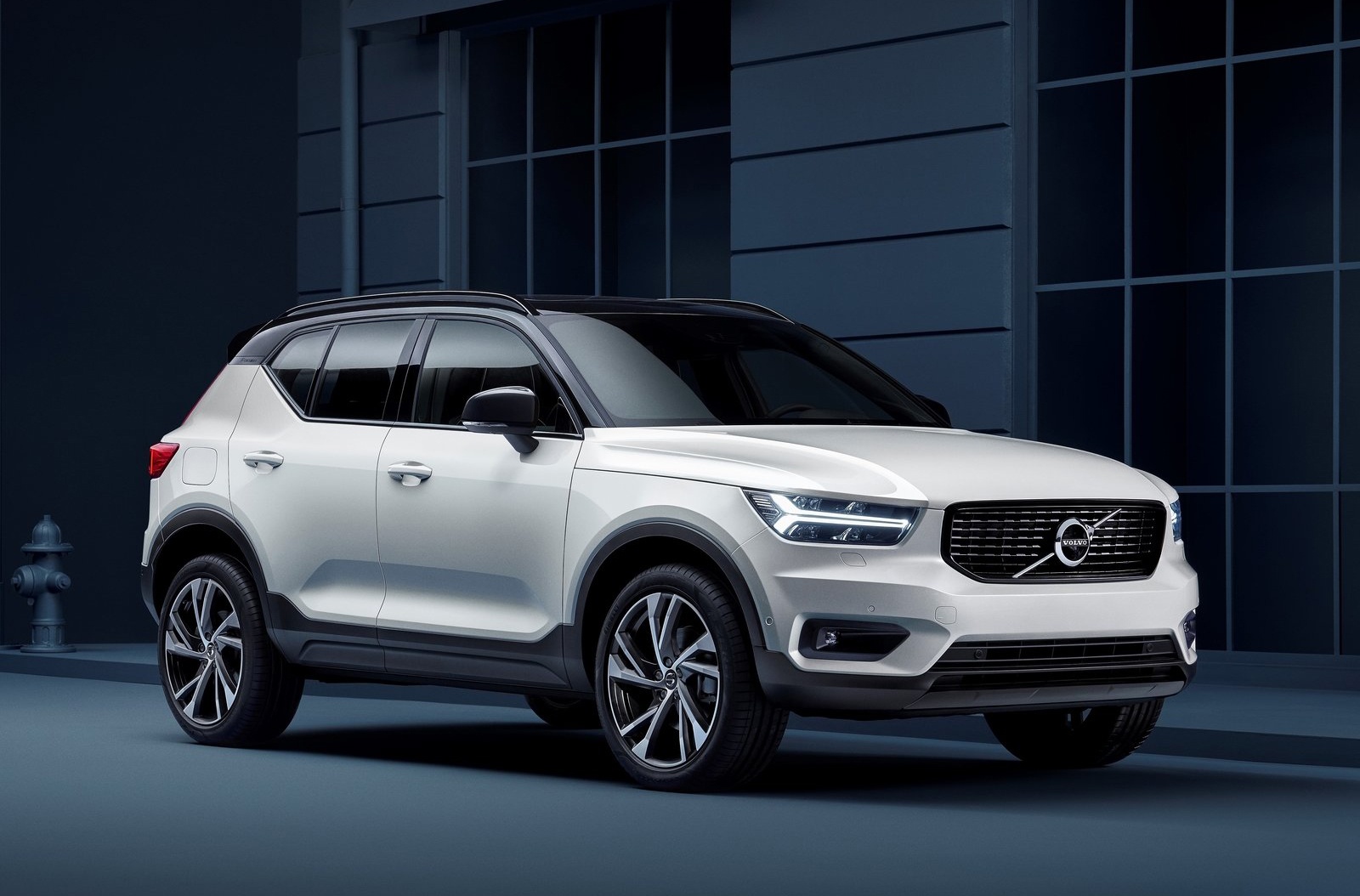 Volvo XC40: Thach thuc Audi Q3 hinh anh