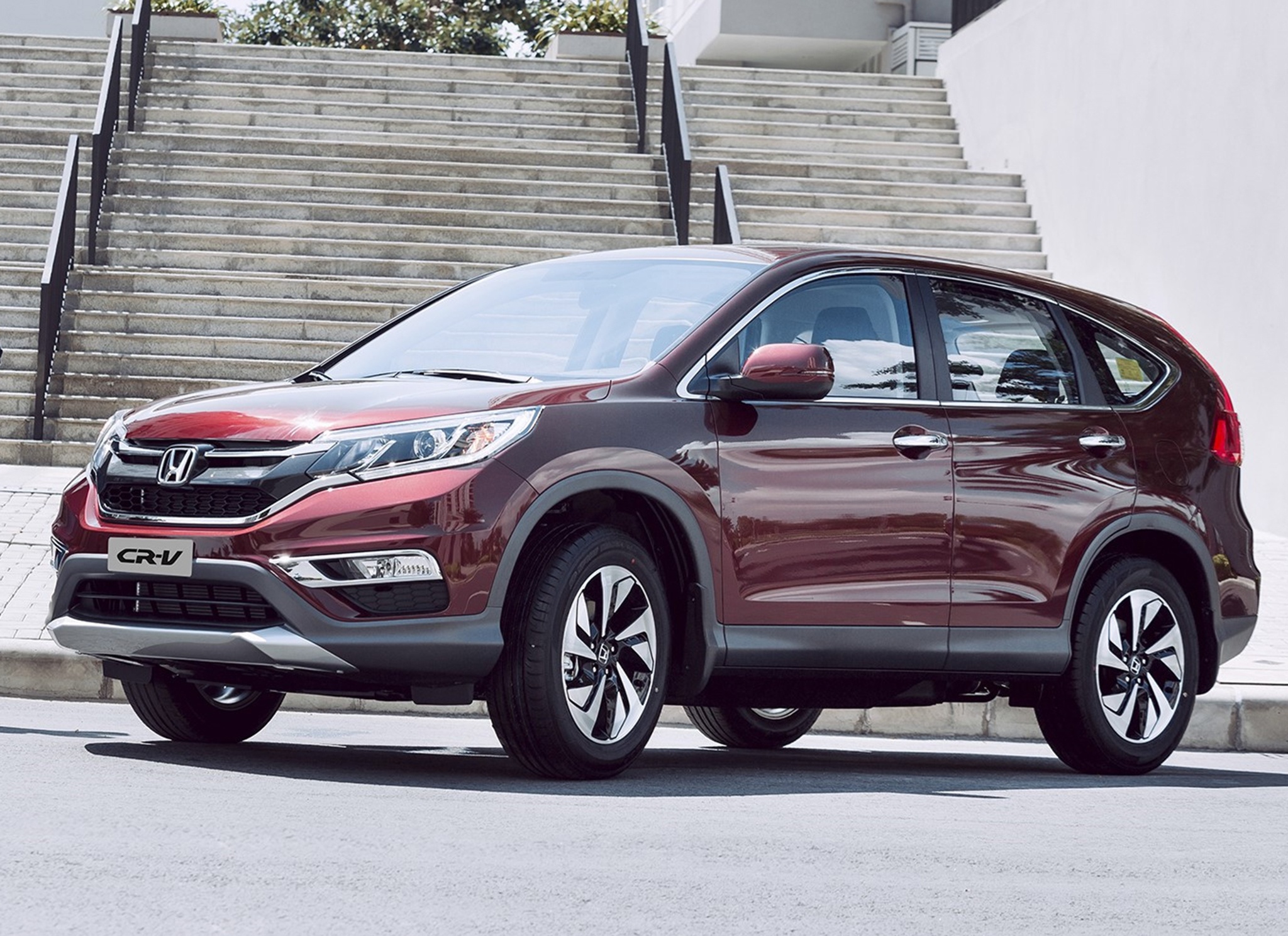 Dai ha gia, doanh so Honda CR-V gap doi Mazda CX-5 hinh anh