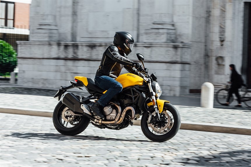 Ducati Monster 821 2018 giam suc manh dong co hinh anh