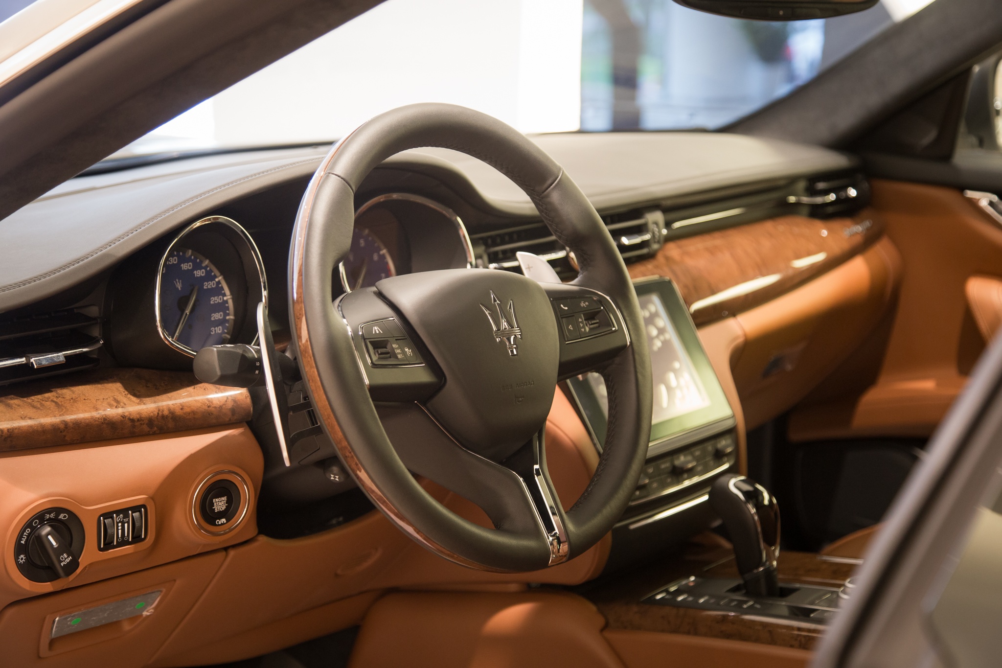 Maserati Quattroporte Gran Lusso ảnh 7 Maserati Quattroporte Gran Lusso anh 7