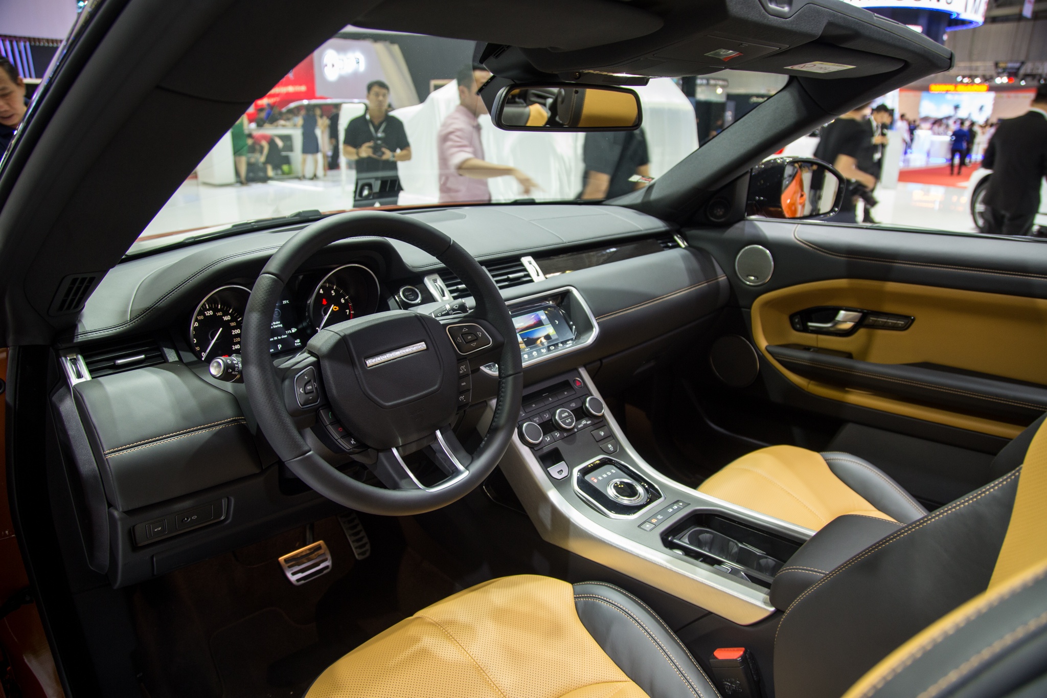 Range Rover Evoque Convertible ảnh 7 Range Rover Evoque Convertible anh 7