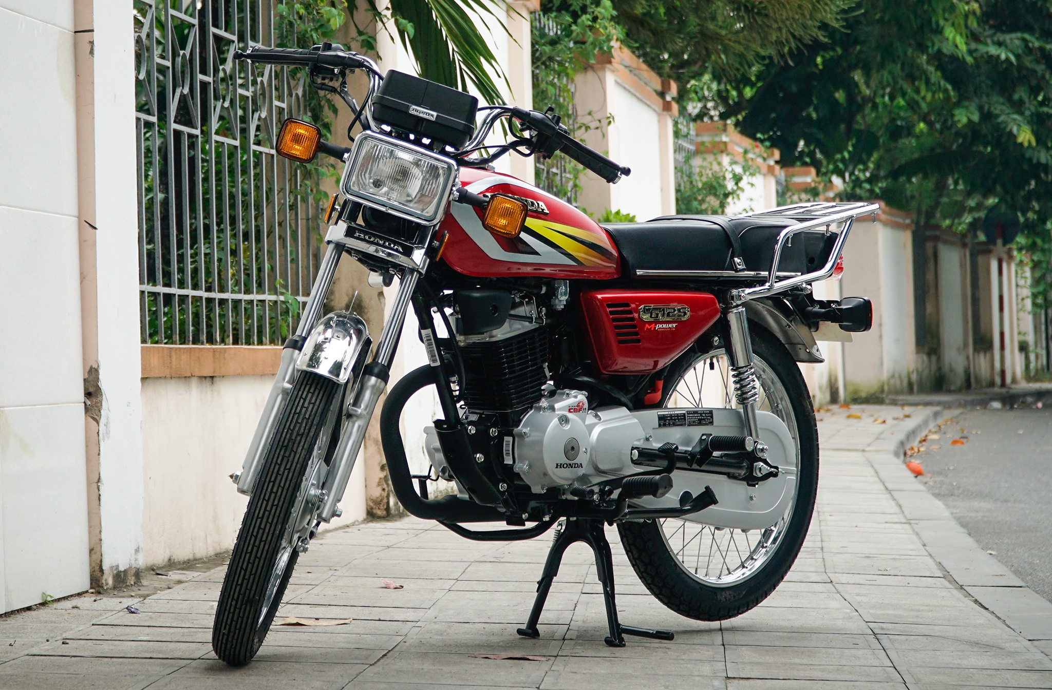 Honda CG125 gia 36 trieu dong tai Viet Nam hinh anh
