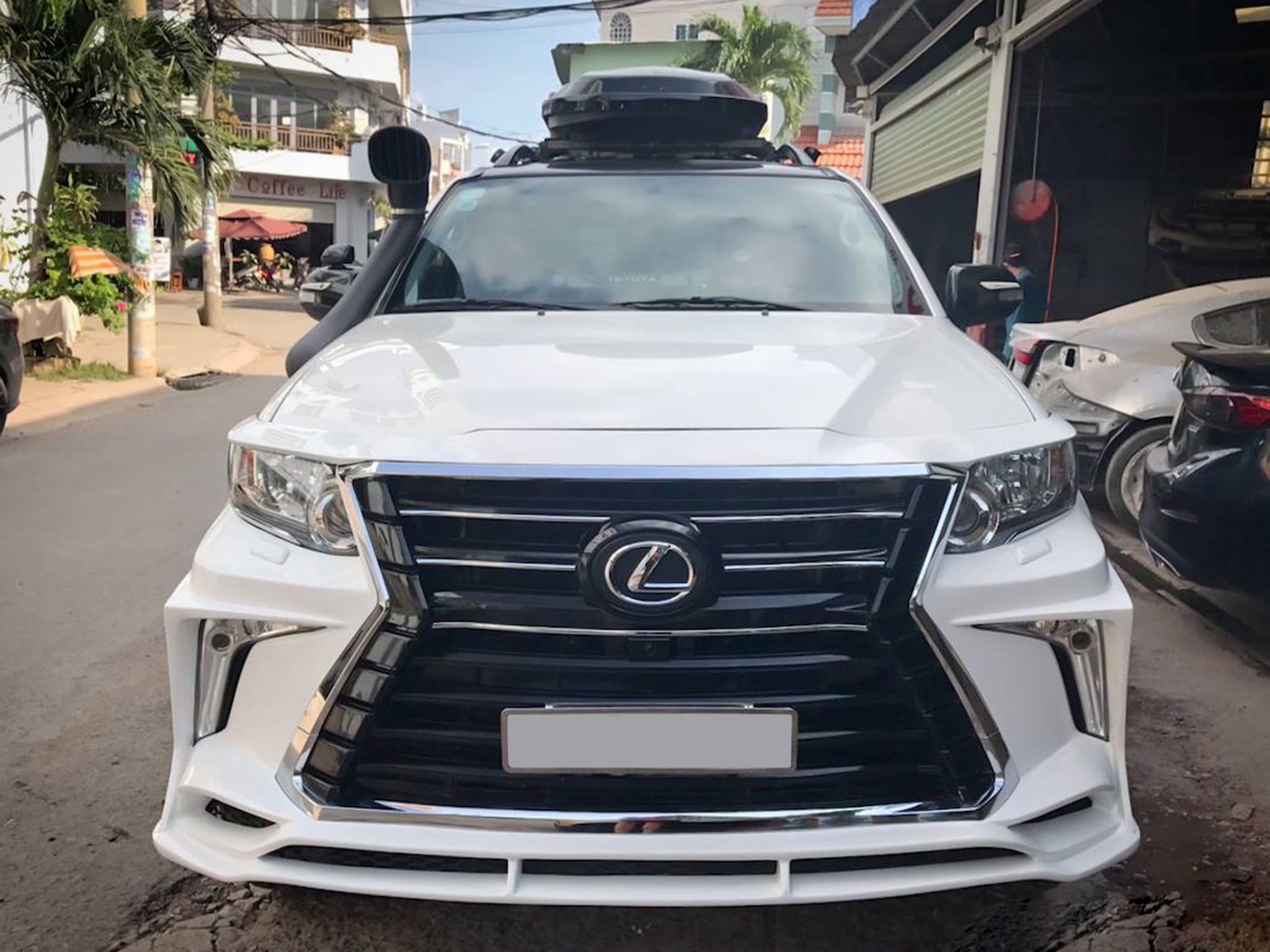 Toyota Fortuner do phong cach Lexus tai Sai Gon hinh anh