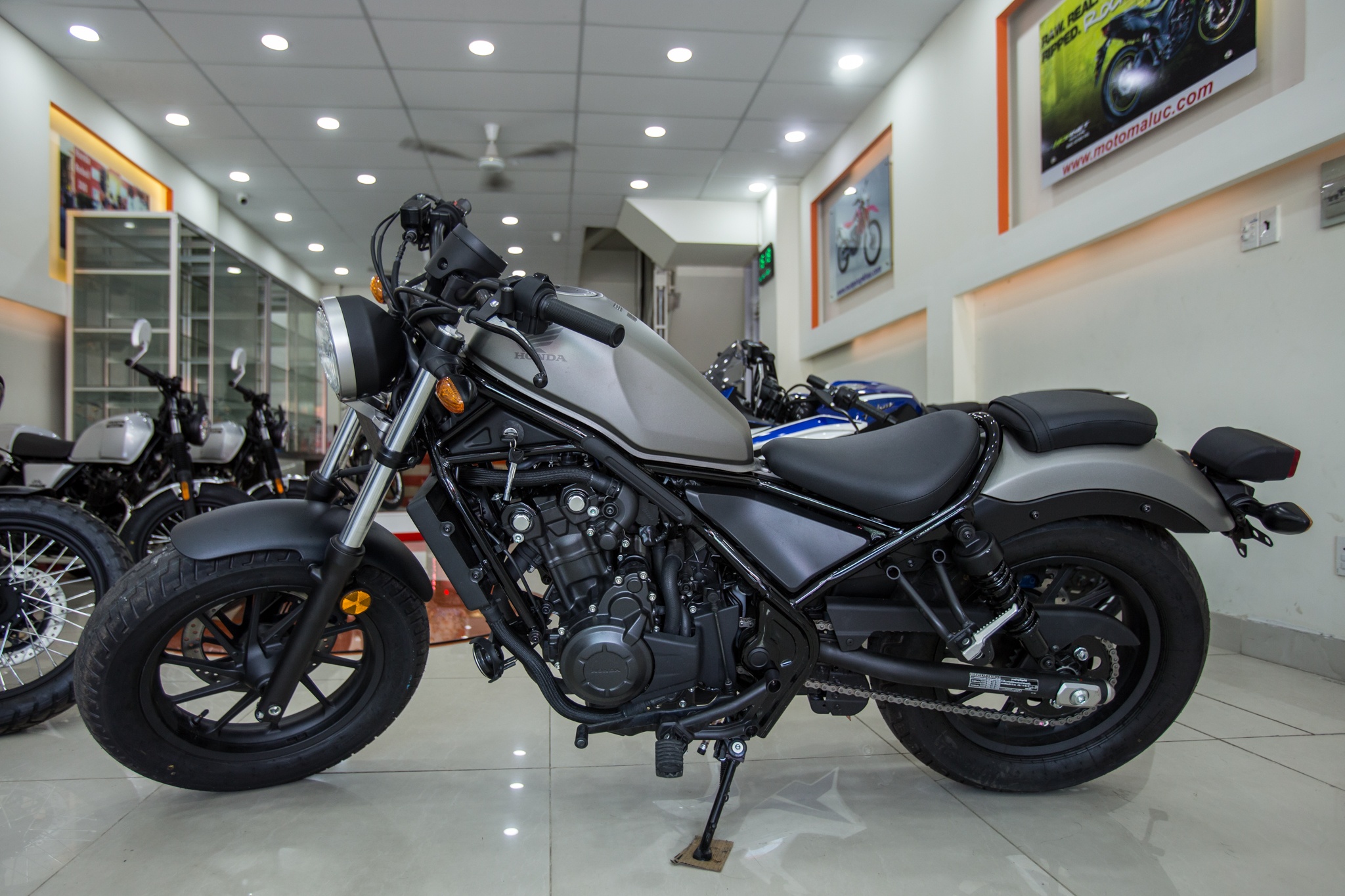 Honda Rebel 500 dau tien ve Viet Nam, gia hon 200 trieu dong hinh anh