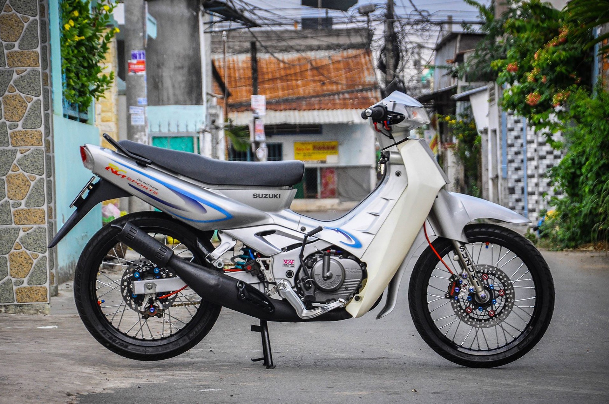 Suzuki 'xi po' do 200 trieu tien do choi tai Can Tho hinh anh