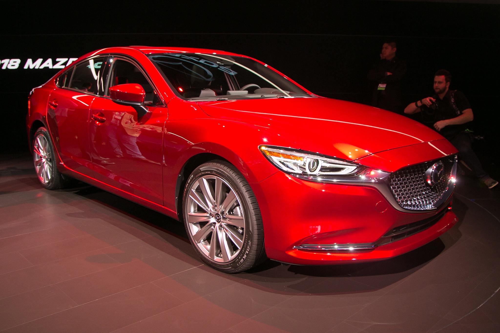 Mazda6 2018 ra mat, doi dau Toyota Camry hinh anh