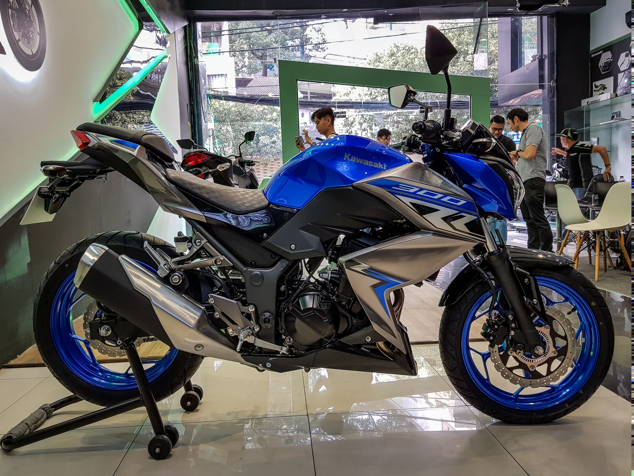 Kawasaki Z300 2018 gia tu 129 trieu dong tai Viet Nam hinh anh