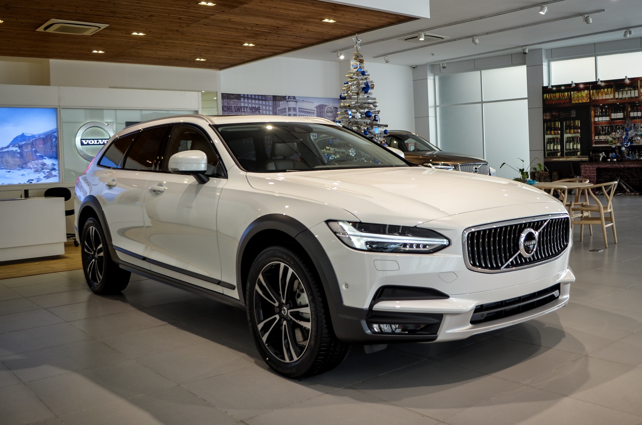 Volvo V90 Cross Country 2018 hang doc tai Viet Nam hinh anh