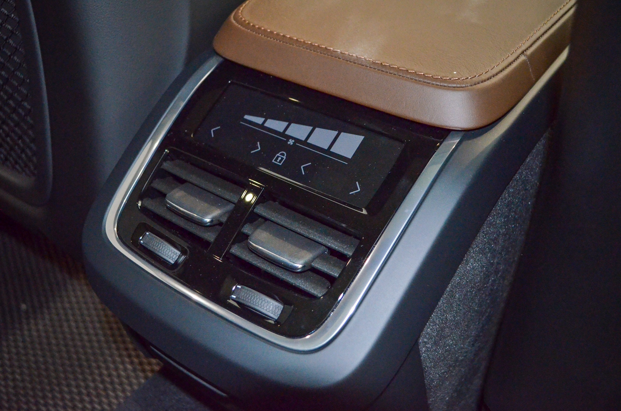 Volvo V90 Cross Country ảnh 9 Volvo V90 Cross Country anh 9