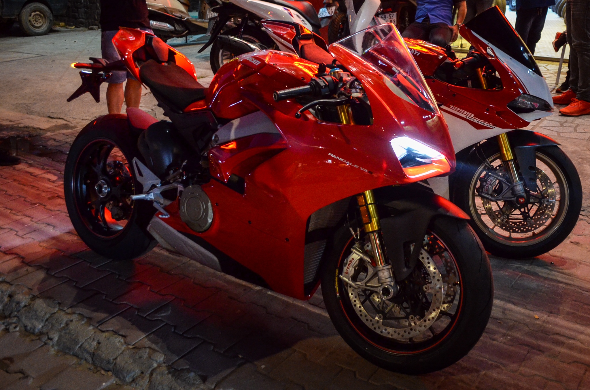 Ducati Panigale V4S dau tien ve Viet Nam, gia khoang 1,6 ty dong hinh anh