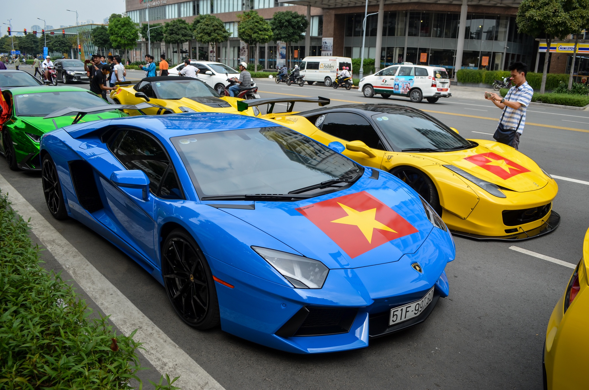 Cường Đô La diễu hành siêu xe ảnh 4 Cuong Do La dieu hanh sieu xe anh 4