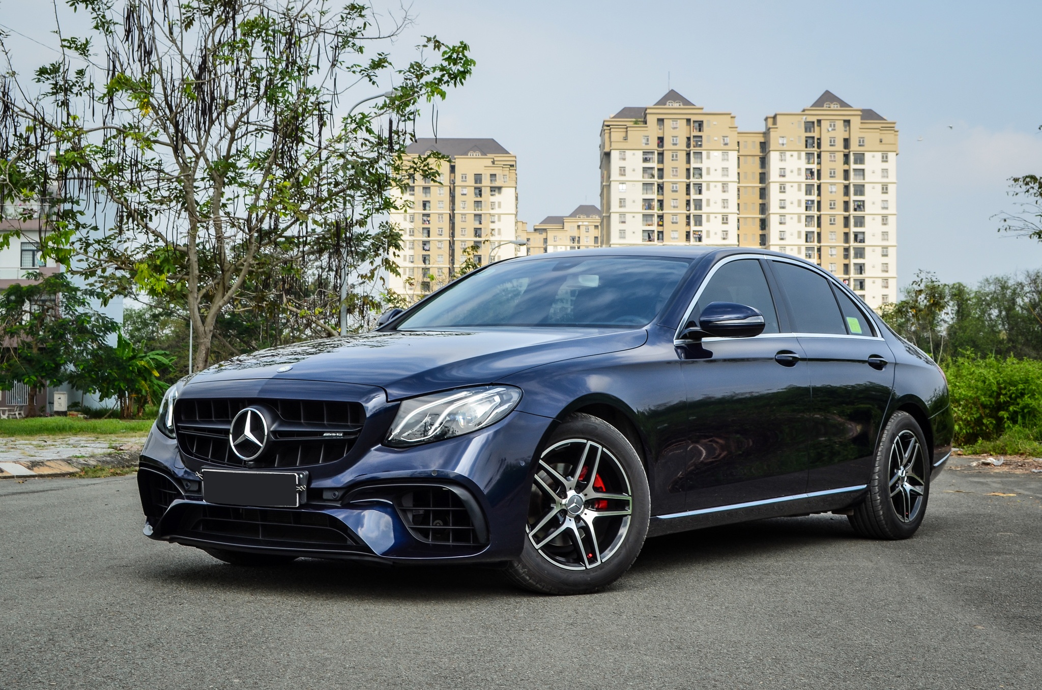 Mercedes-Benz E200 do bodykit E63 S ham ho tai Viet Nam hinh anh