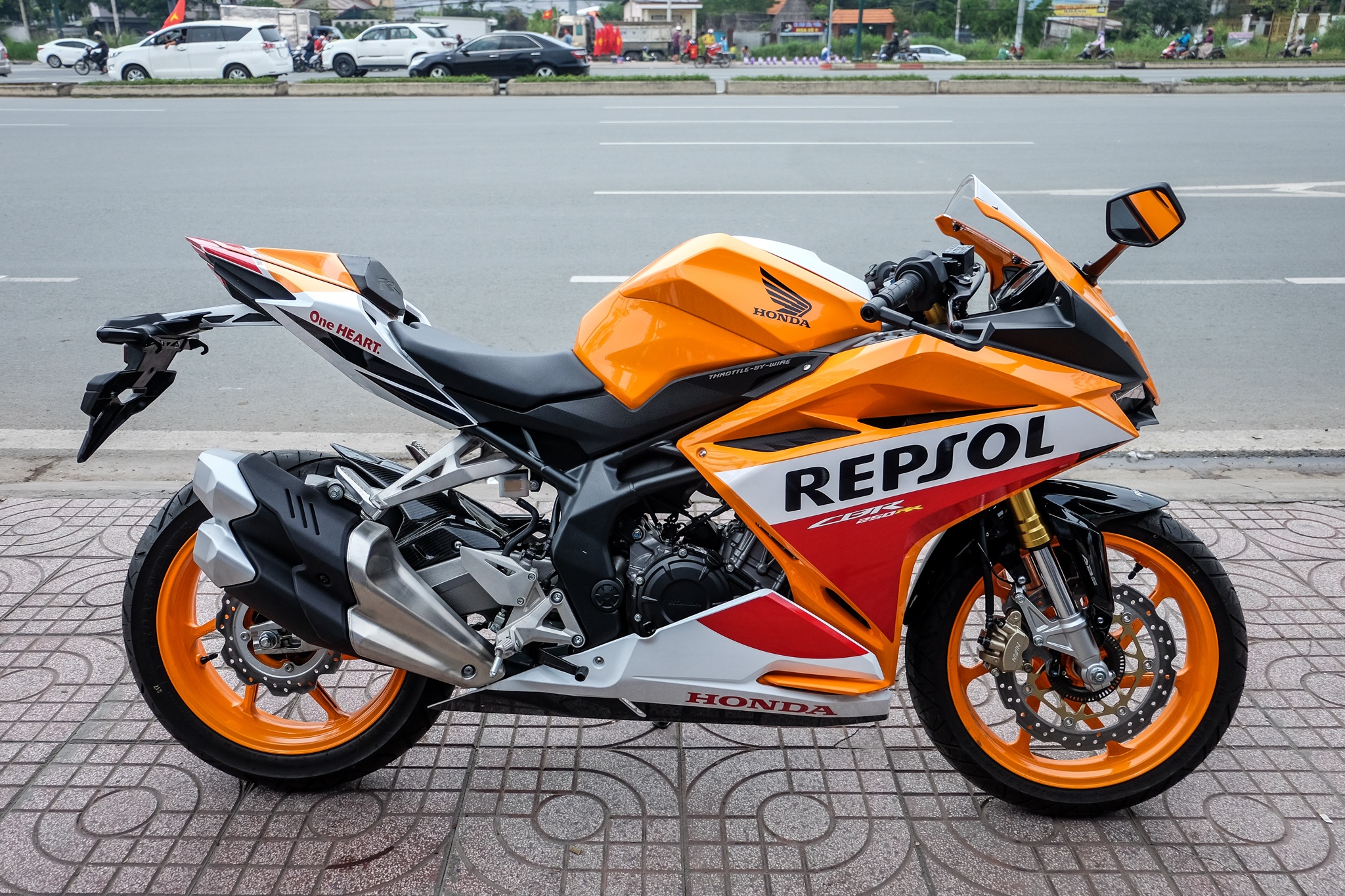 Honda CBR250RR Repsol dau tien cap ben Viet Nam hinh anh