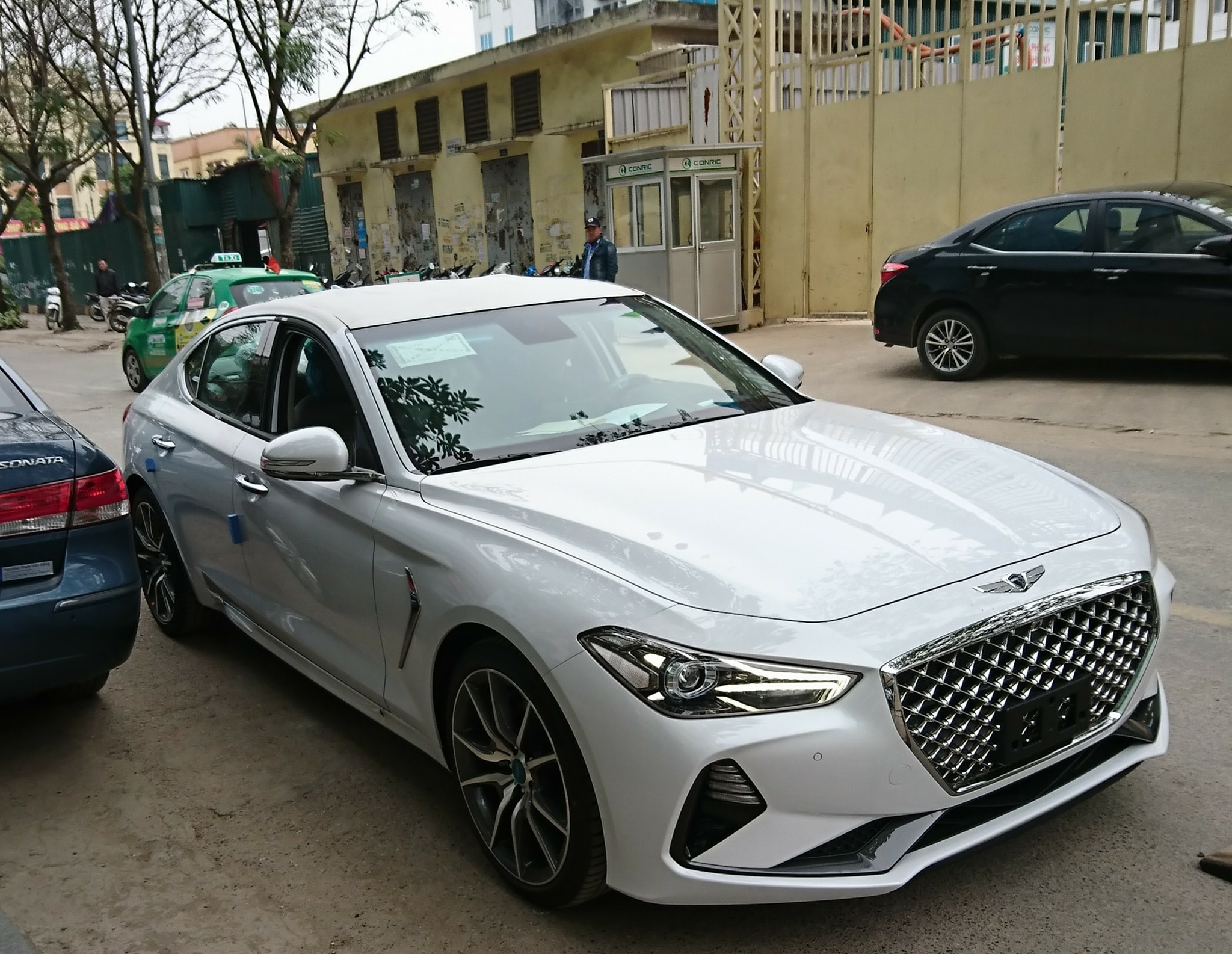 Genesis G70: Doi thu Mercedes C-Class xuat hien tai Viet Nam hinh anh
