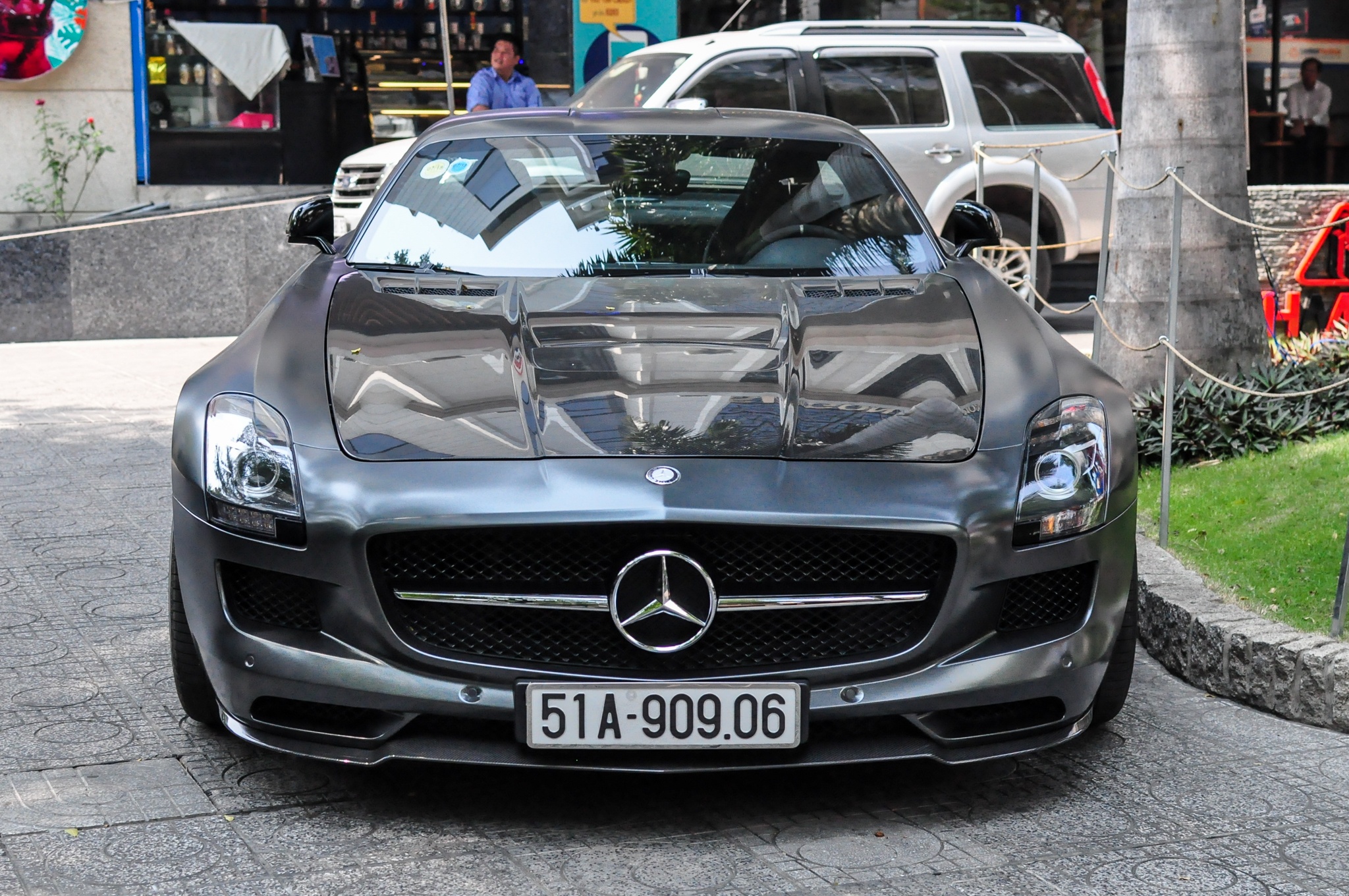 Mercedes-Benz SLS AMG anh 2