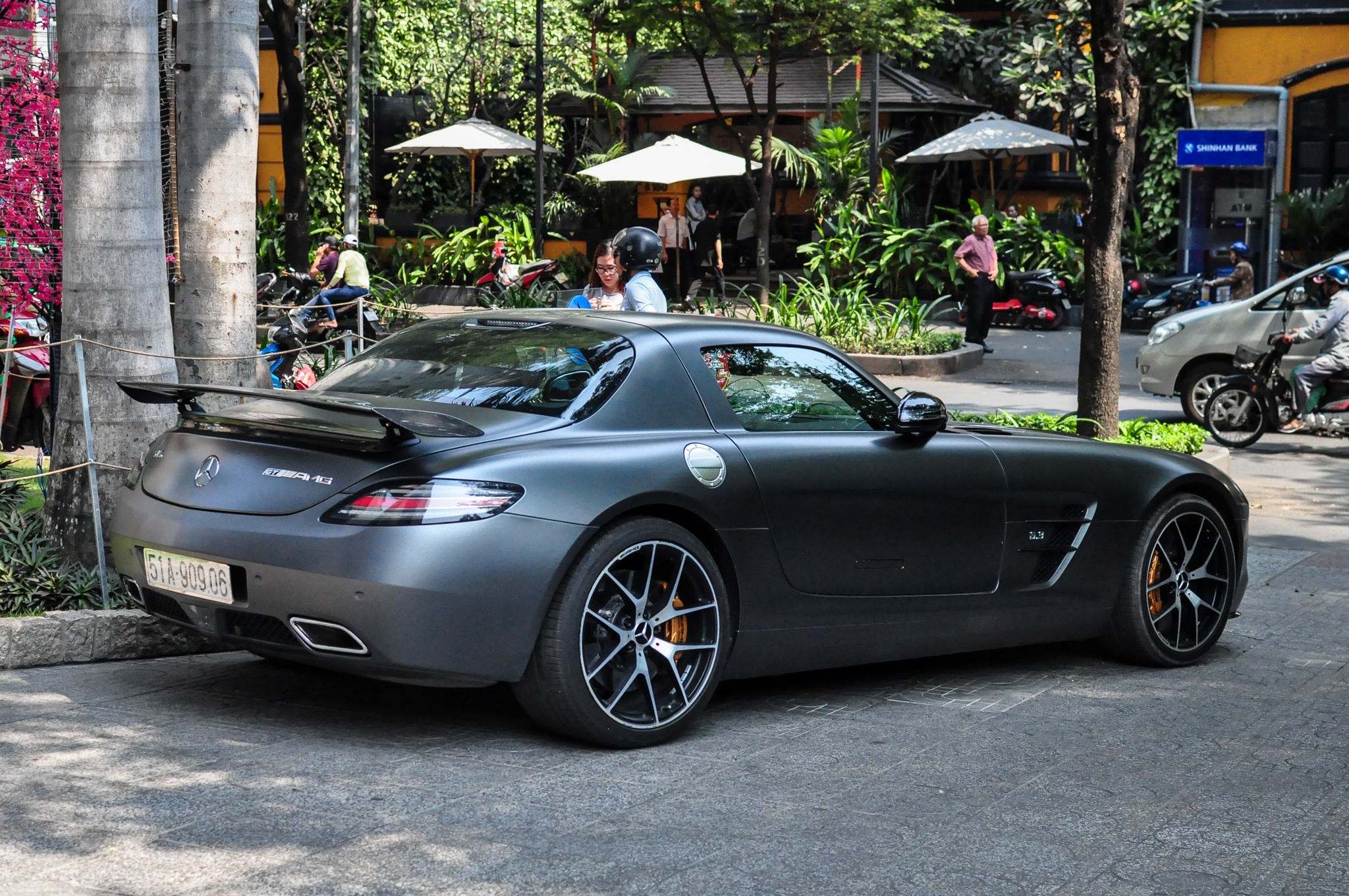 Mercedes-Benz SLS AMG anh 5