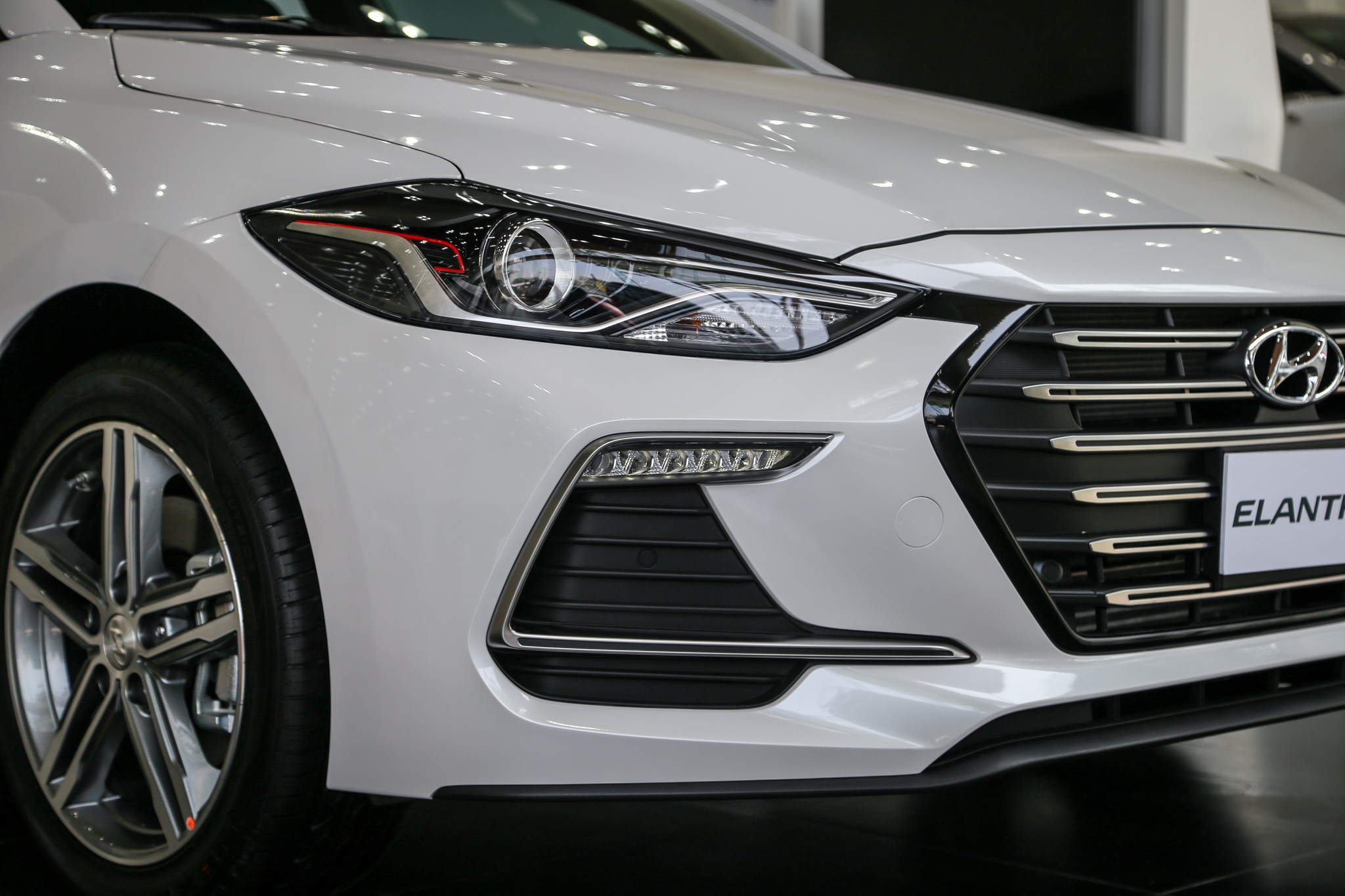 anh Hyundai Elantra Sport anh 2