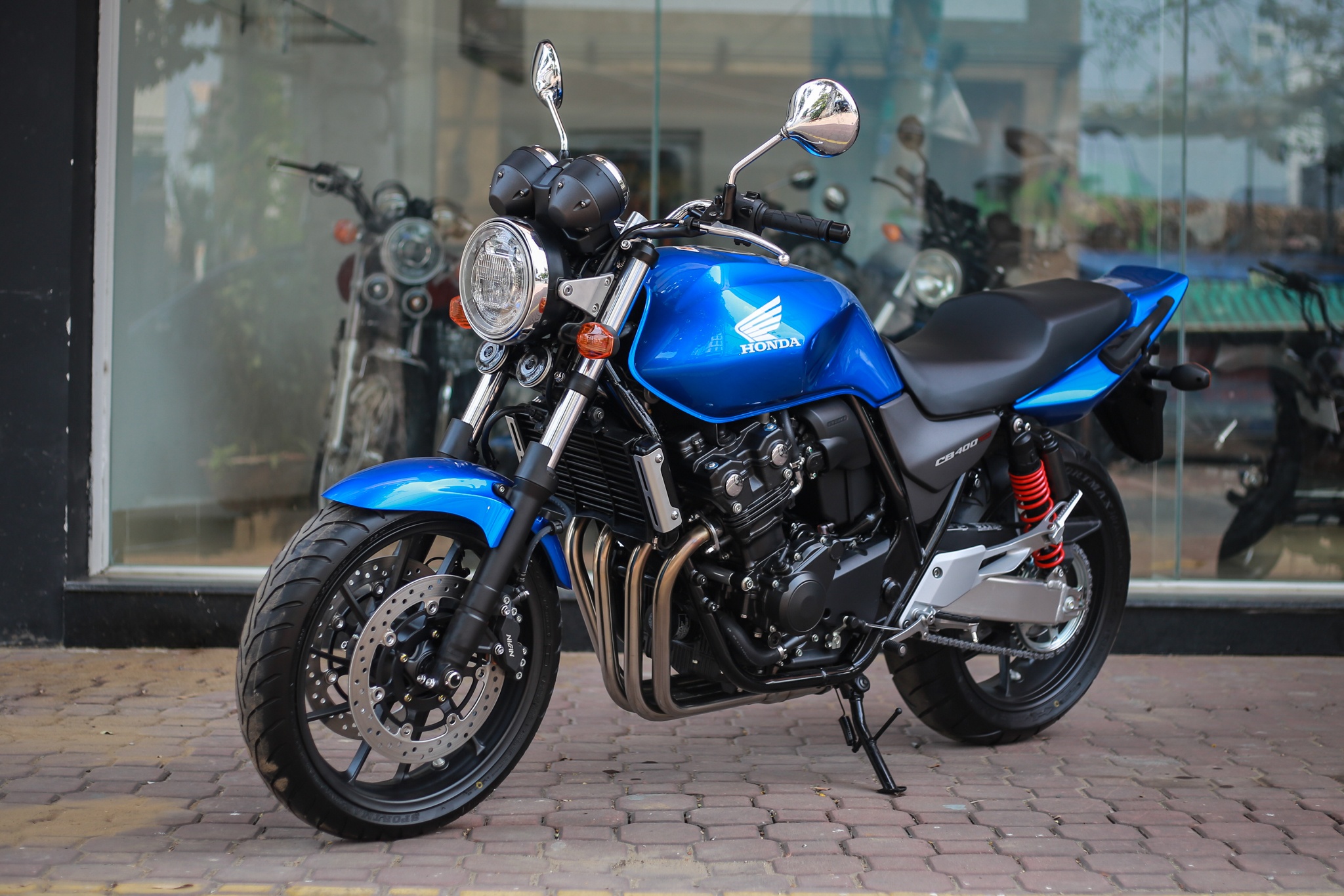 Honda CB400 SF 25th Anniversary gia tu 389 trieu dong tai VN hinh anh