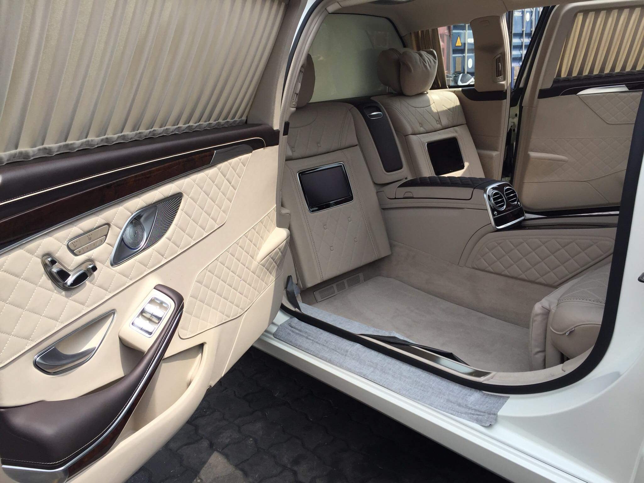 xe hang sang Mercedes-Maybach S600 Pullman anh 6