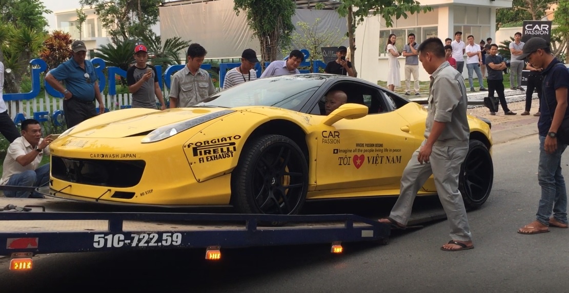 Ferrari 458 Italia Liberty Walk len xe chuyen cho hinh anh