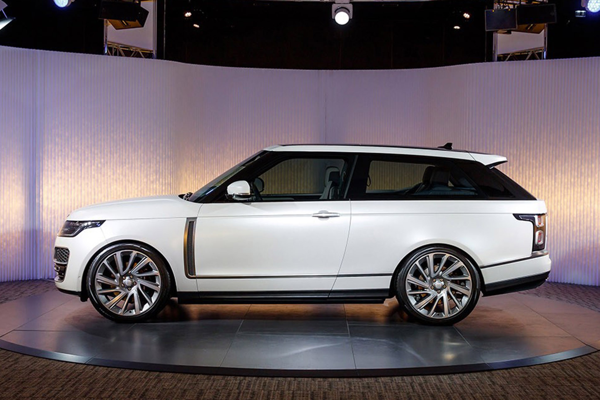 Range Rover SV Coupe lo dien, san xuat gioi han 999 chiec hinh anh