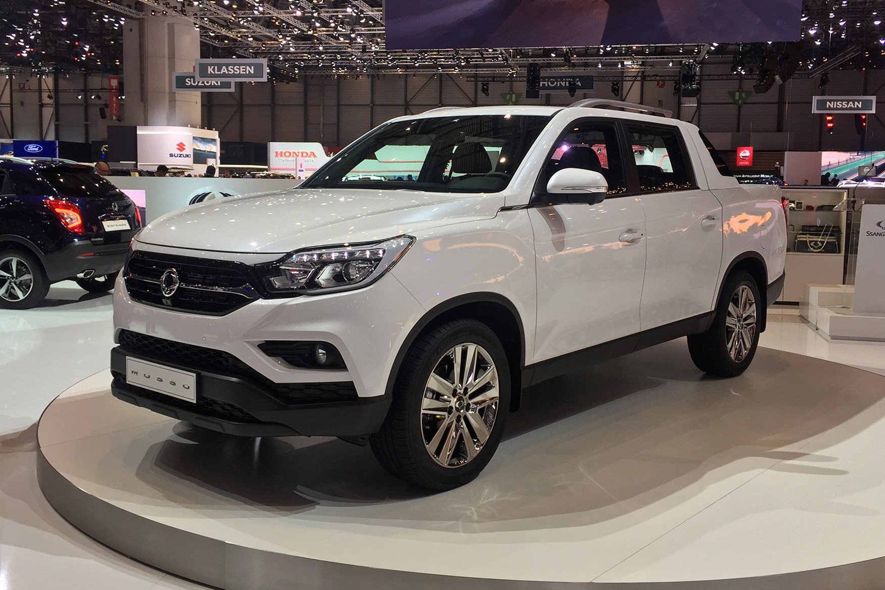 Ssangyong Musso - xe ban tai xu Han doi dau Ford Ranger hinh anh