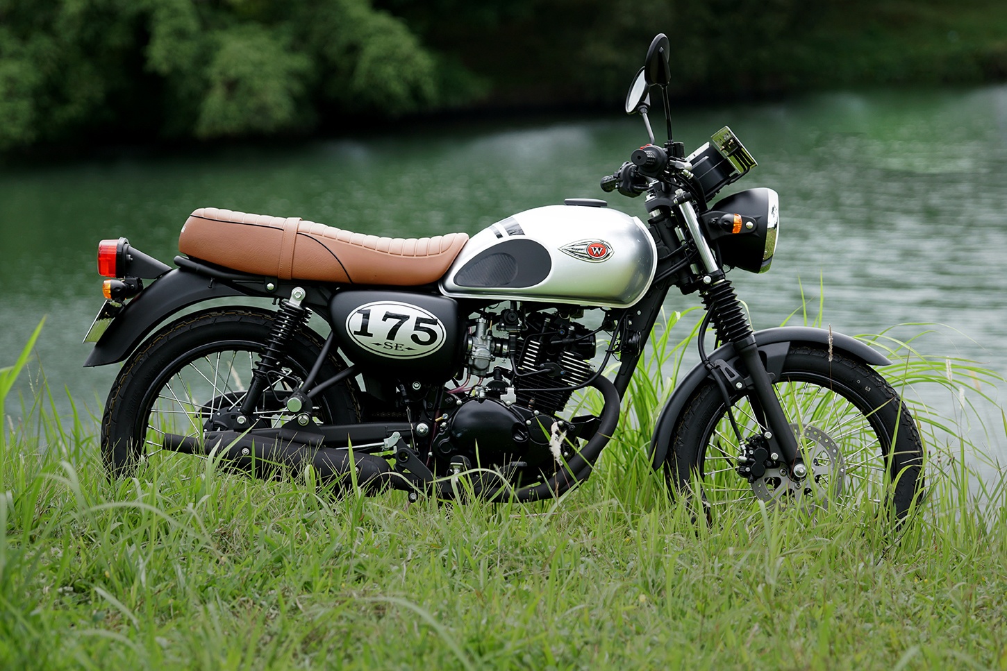 Danh gia Kawasaki W175: Lua chon khac la, co dien duoi 100 trieu hinh anh