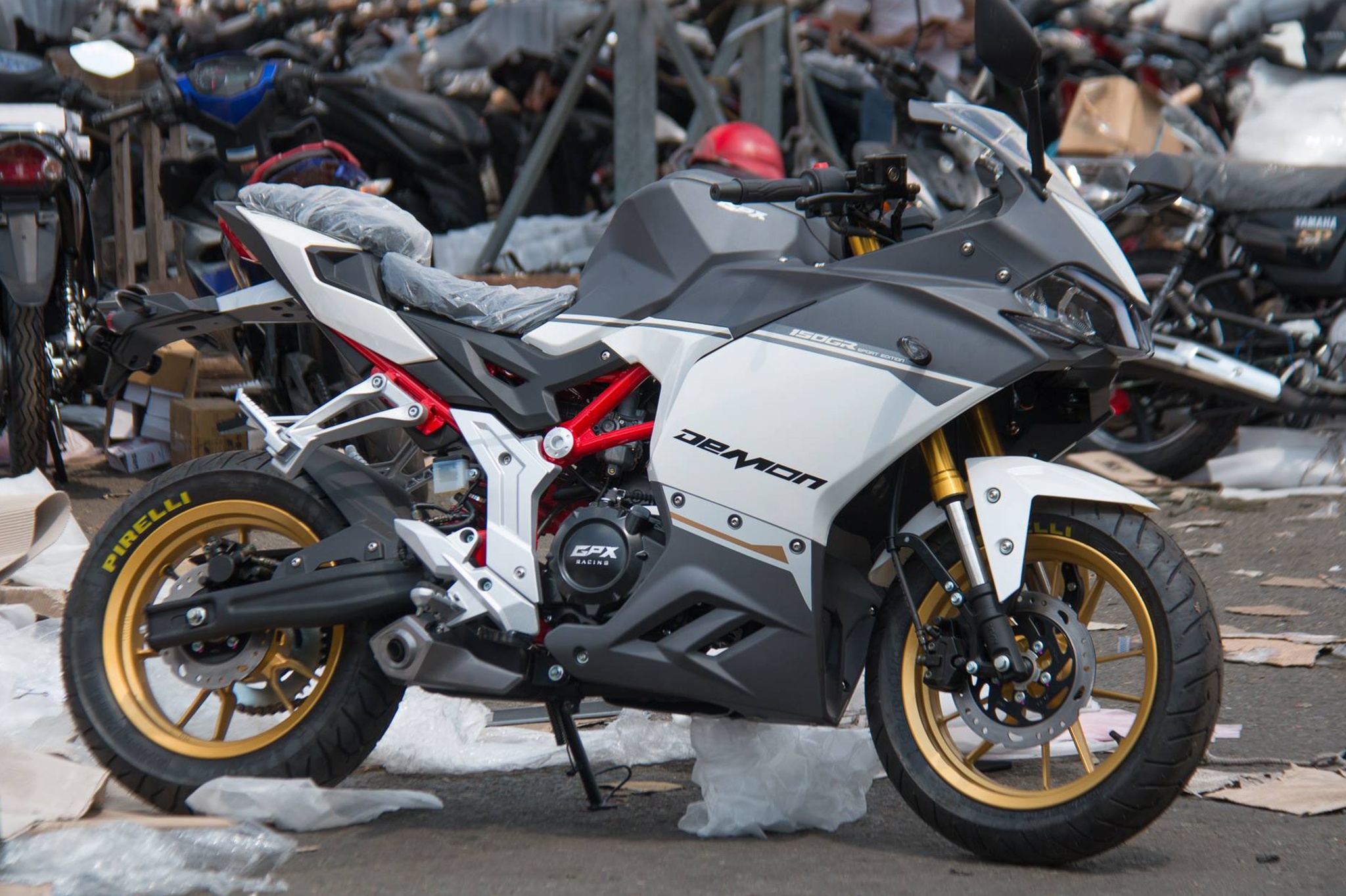 Lo dien nhung chiec GPX Racing dau tien ve Viet Nam hinh anh