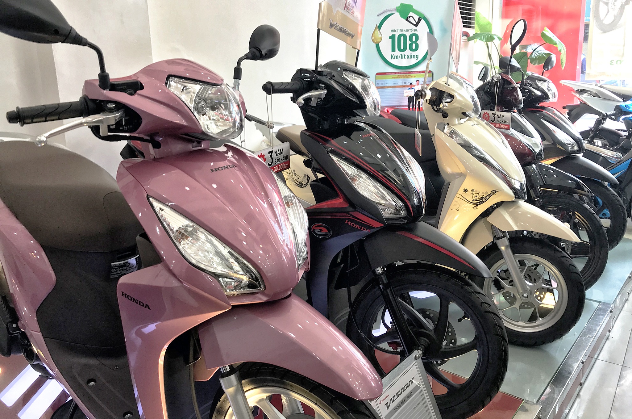 Thi truong xe may sau Tet: Gia xe ga Honda van ngat nguong hinh anh