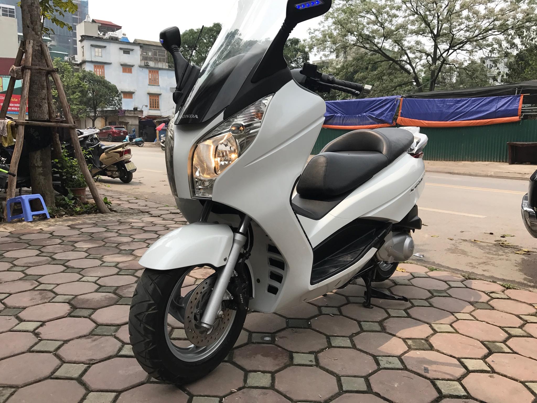 'Hang hiem' Honda S-Wing rao ban gia ngang SH doi moi tai HN hinh anh