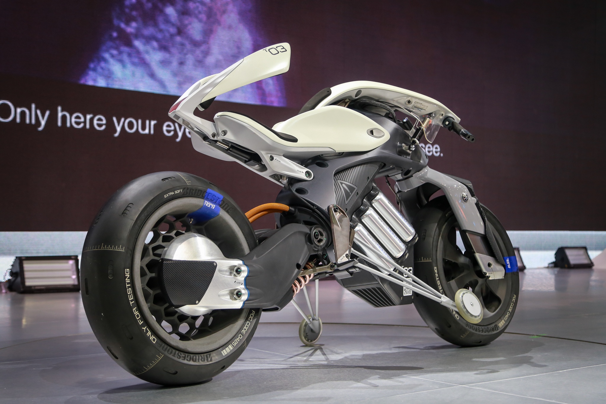 Moto tu can bang anh 11