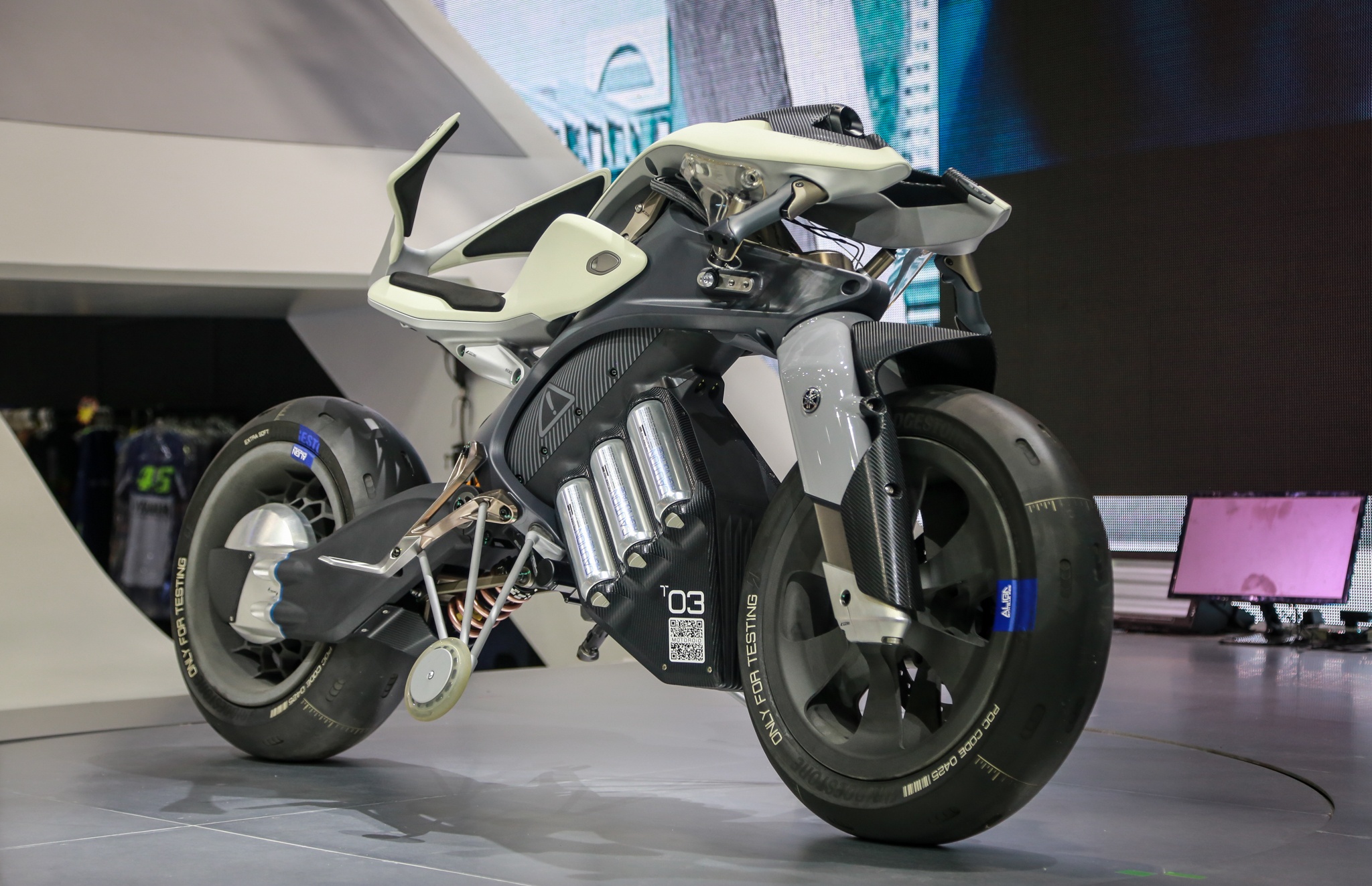 Moto tu can bang anh 1