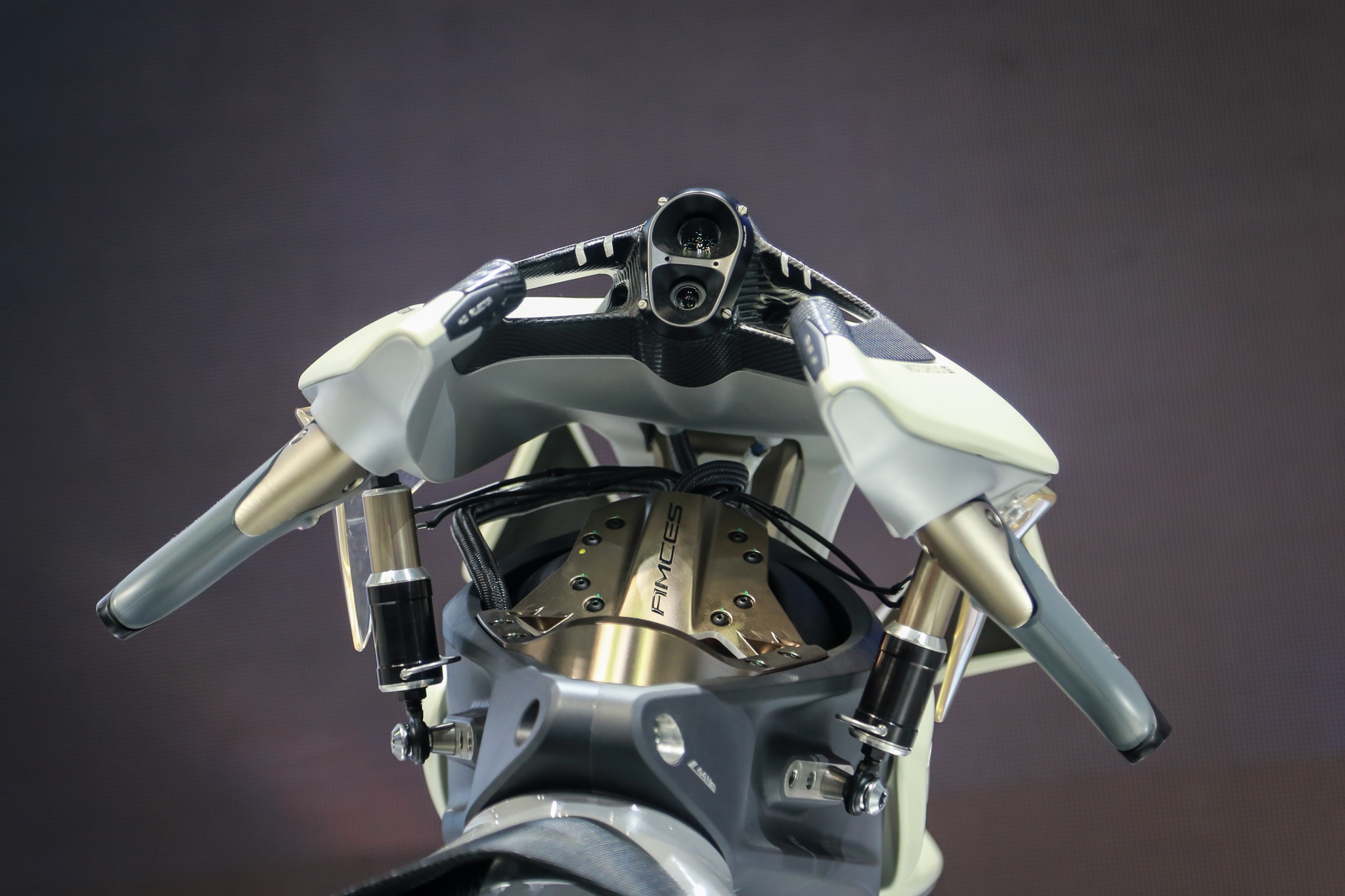 Moto tu can bang anh 4