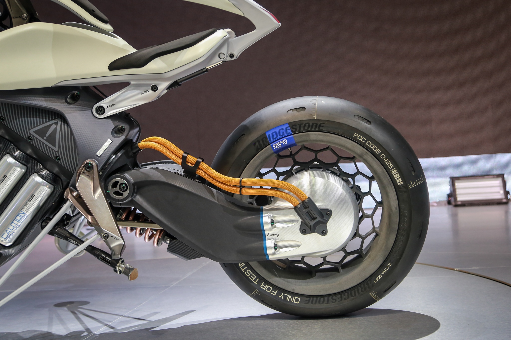 Moto tu can bang anh 5