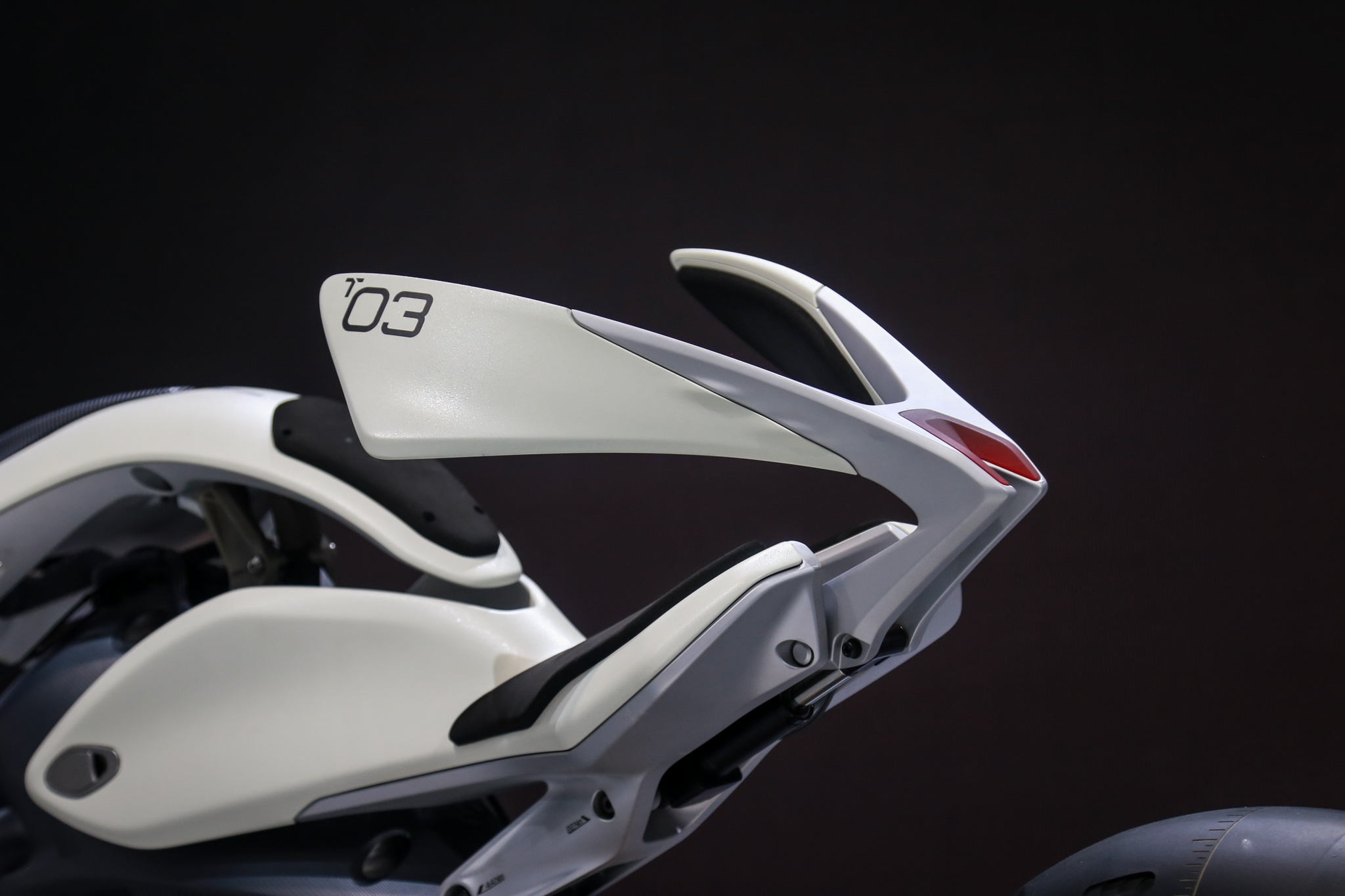 Moto tu can bang anh 6