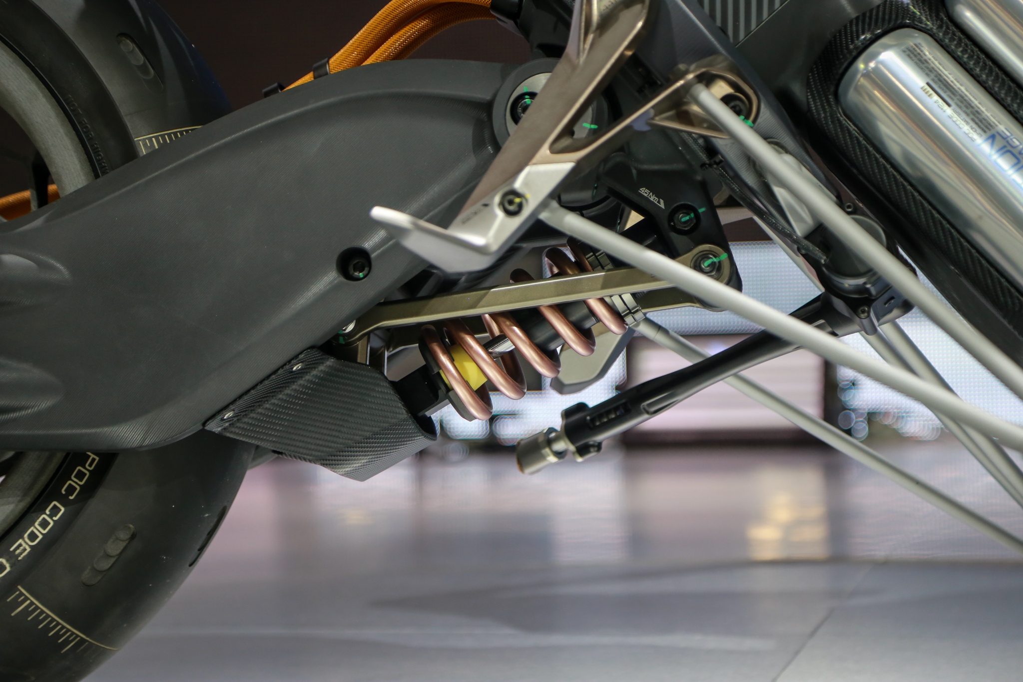 Moto tu can bang anh 7