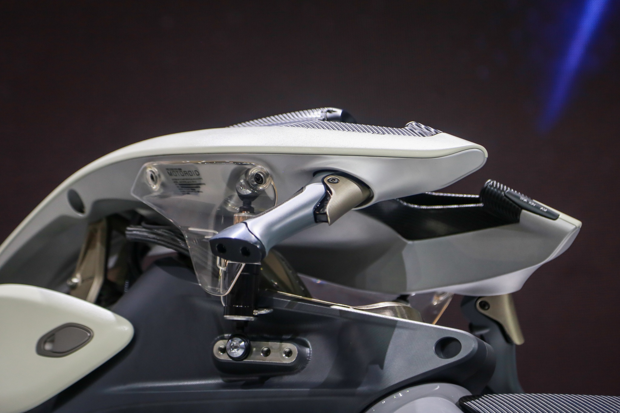 Moto tu can bang anh 8