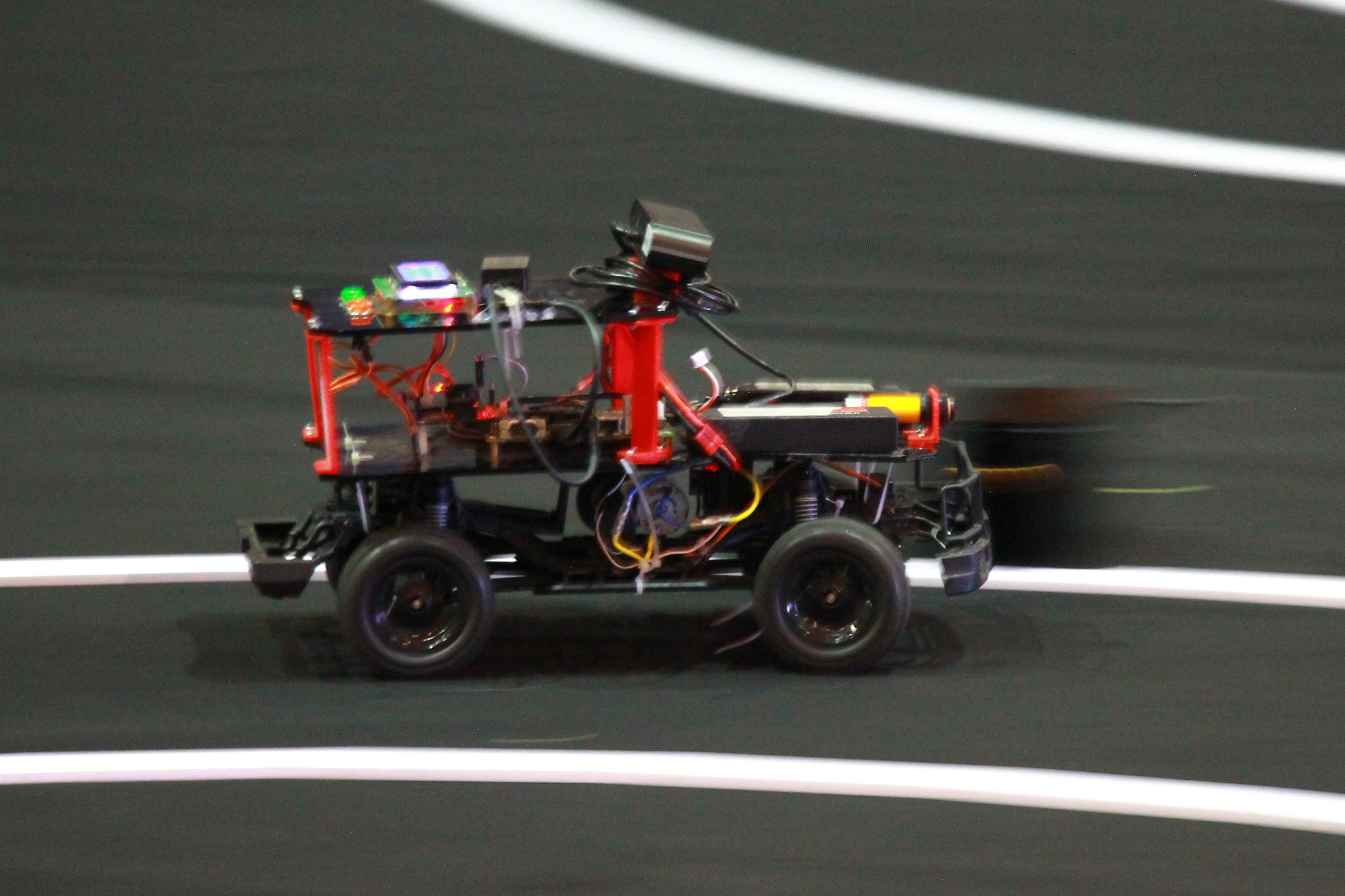 Sinh vien Viet thi phat trien cong nghe xe tu lai hinh anh