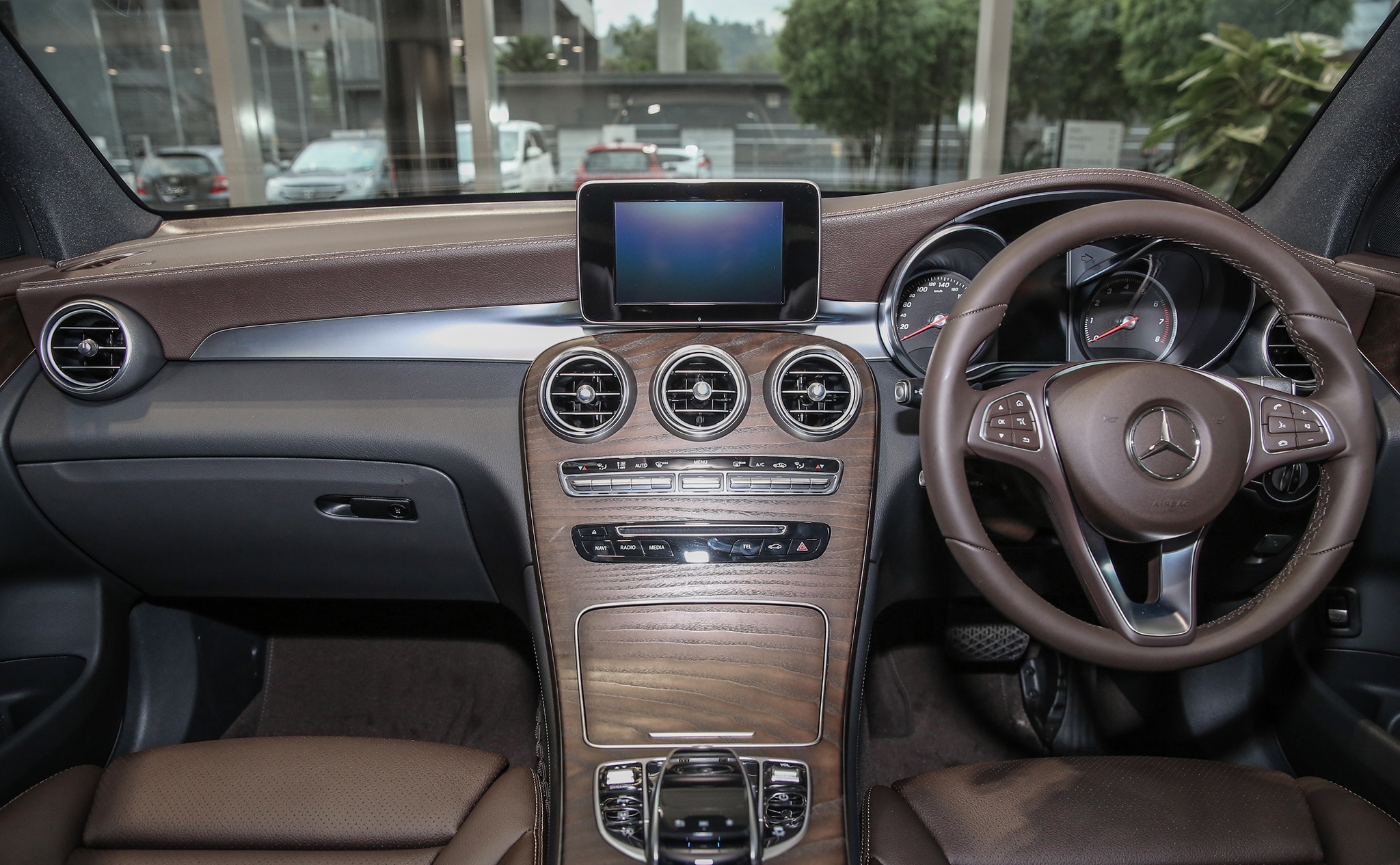 gia Mercedes-Benz GLC200 anh 2