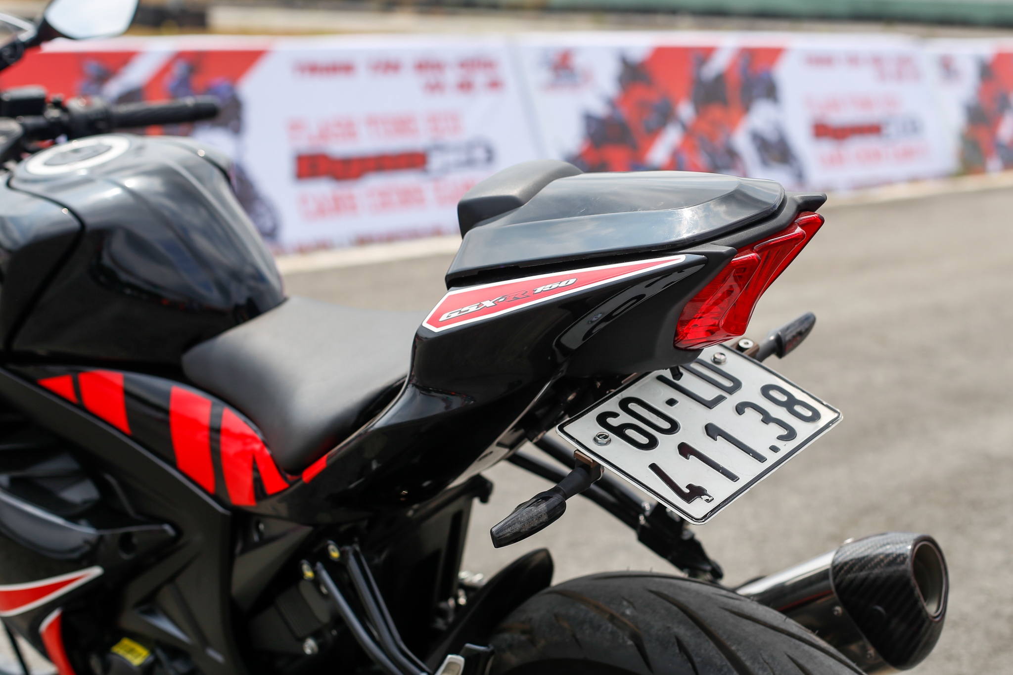 xe con tay 70 trieu dong anh 18