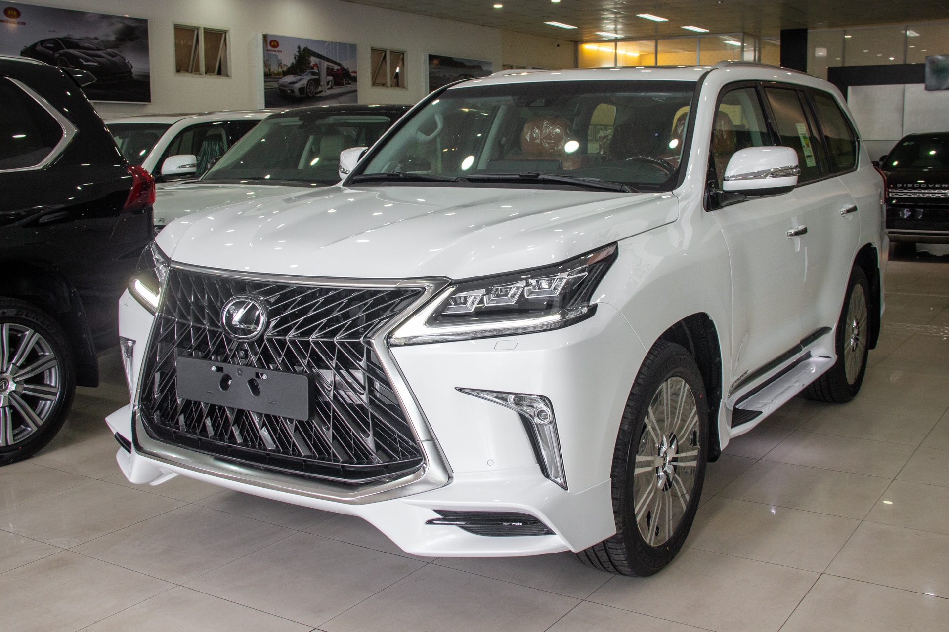 Chi tiet Lexus LX570 Super Sport gia gan 10 ty dong tai VN hinh anh