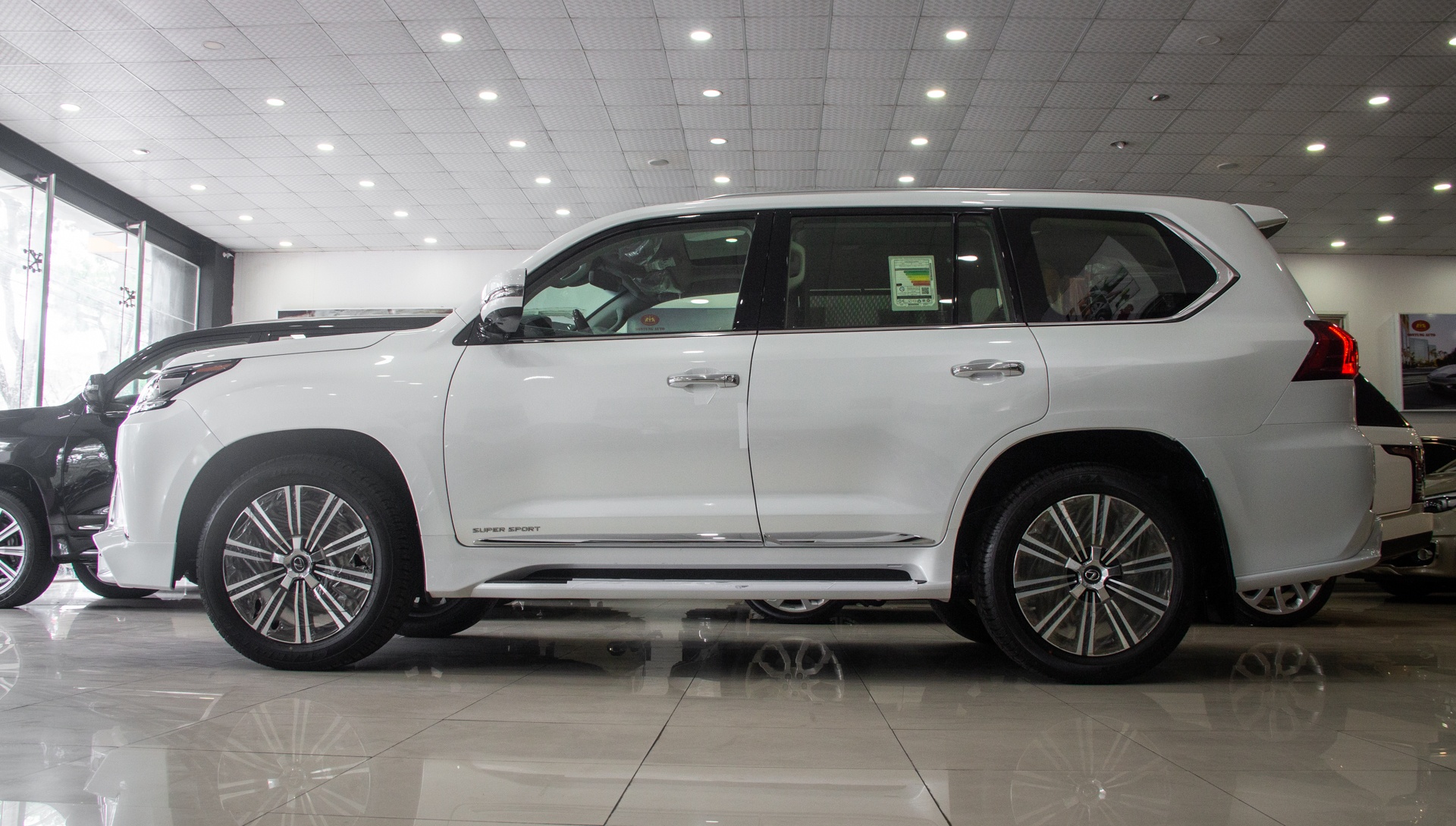 Lexus LX570 Super Sport tai Viet Nam anh 4