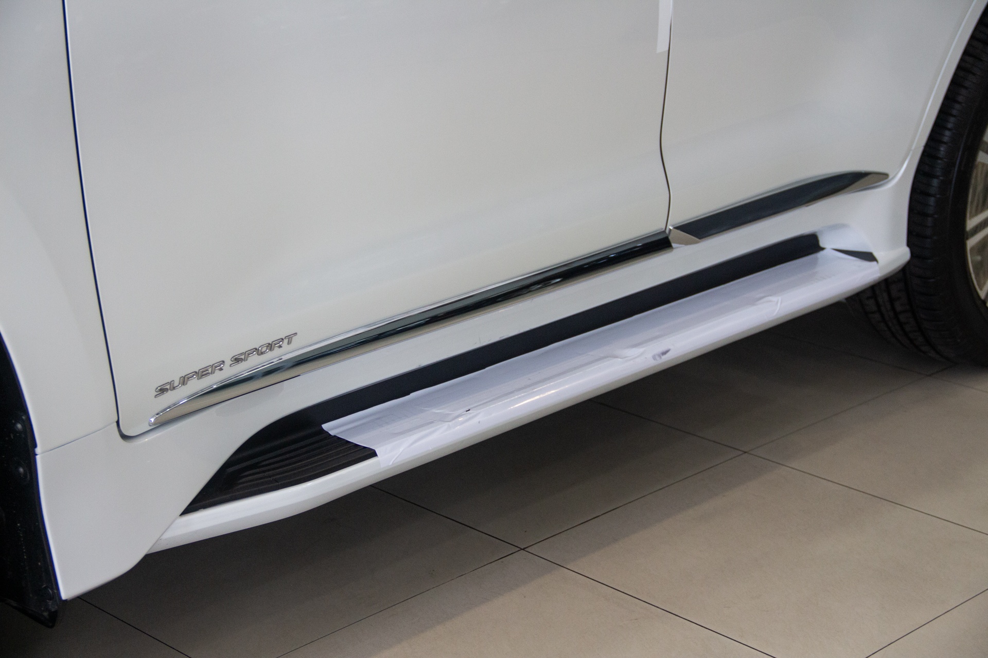 Lexus LX570 Super Sport tai Viet Nam anh 5