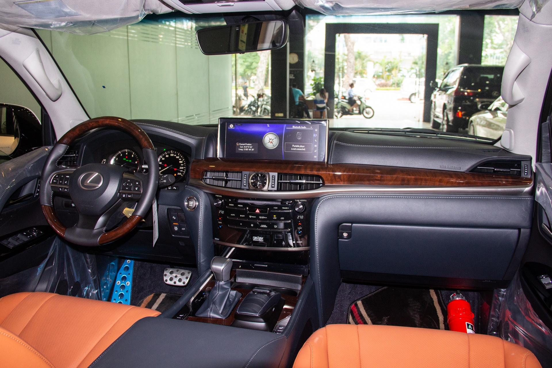 Lexus LX570 Super Sport tai Viet Nam anh 7