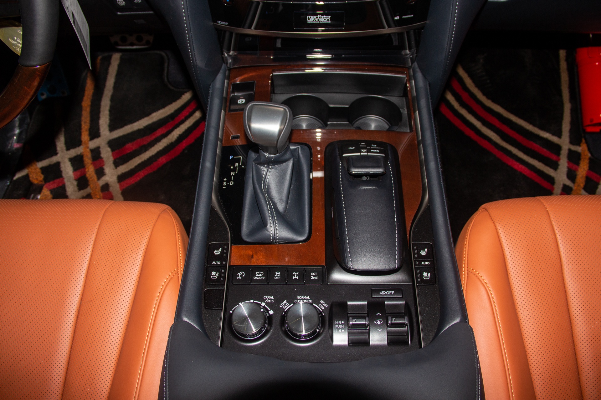 Lexus LX570 Super Sport tai Viet Nam anh 9