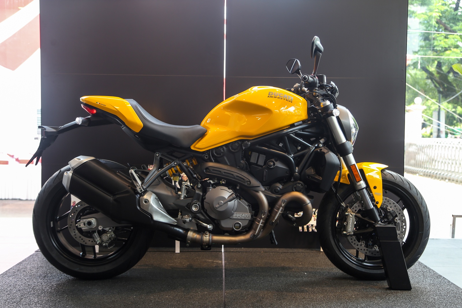 Ducati Monster 821 doi 2018 ra mat, gia 400 trieu dong o VN hinh anh