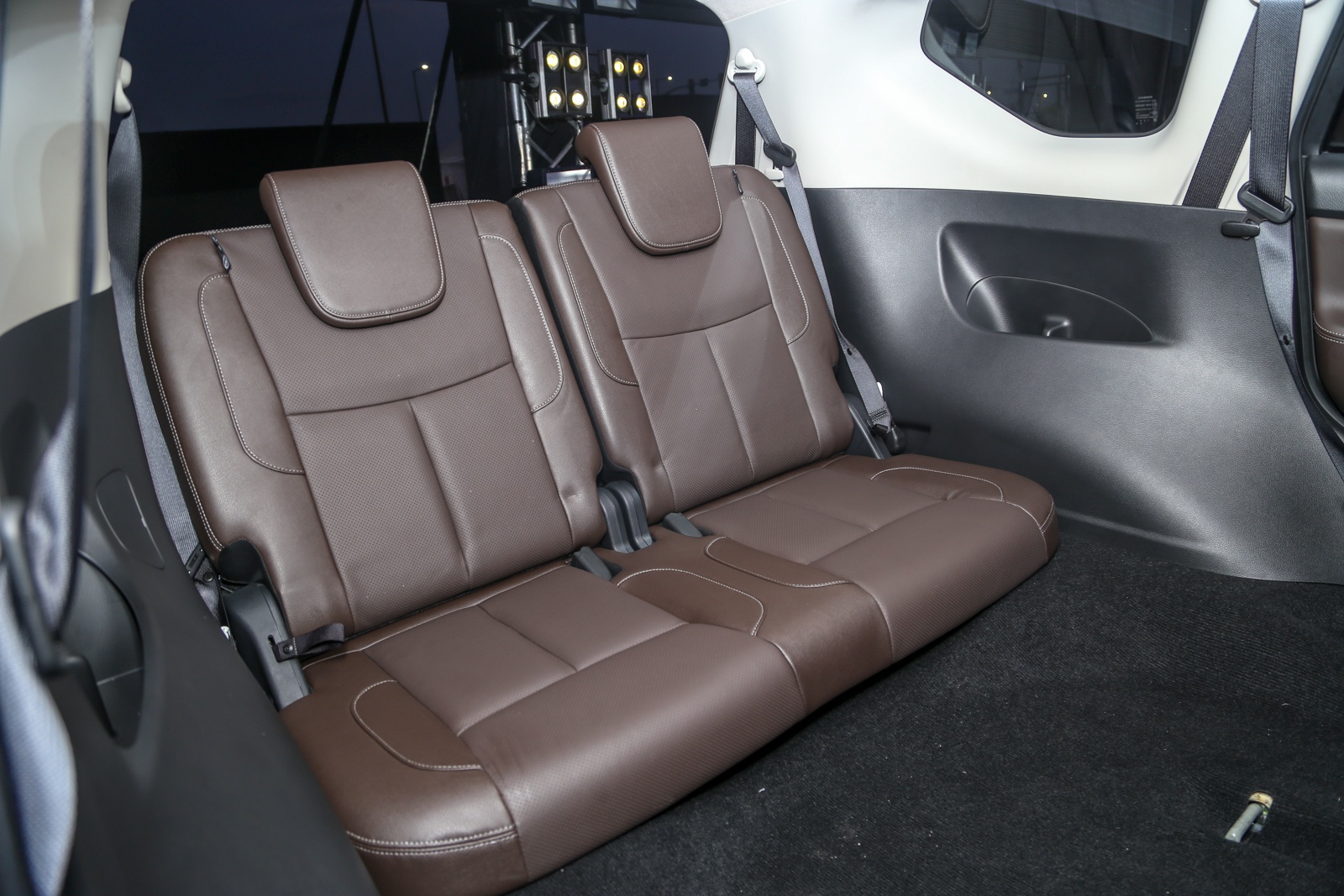 gia Nissan Terra anh 13