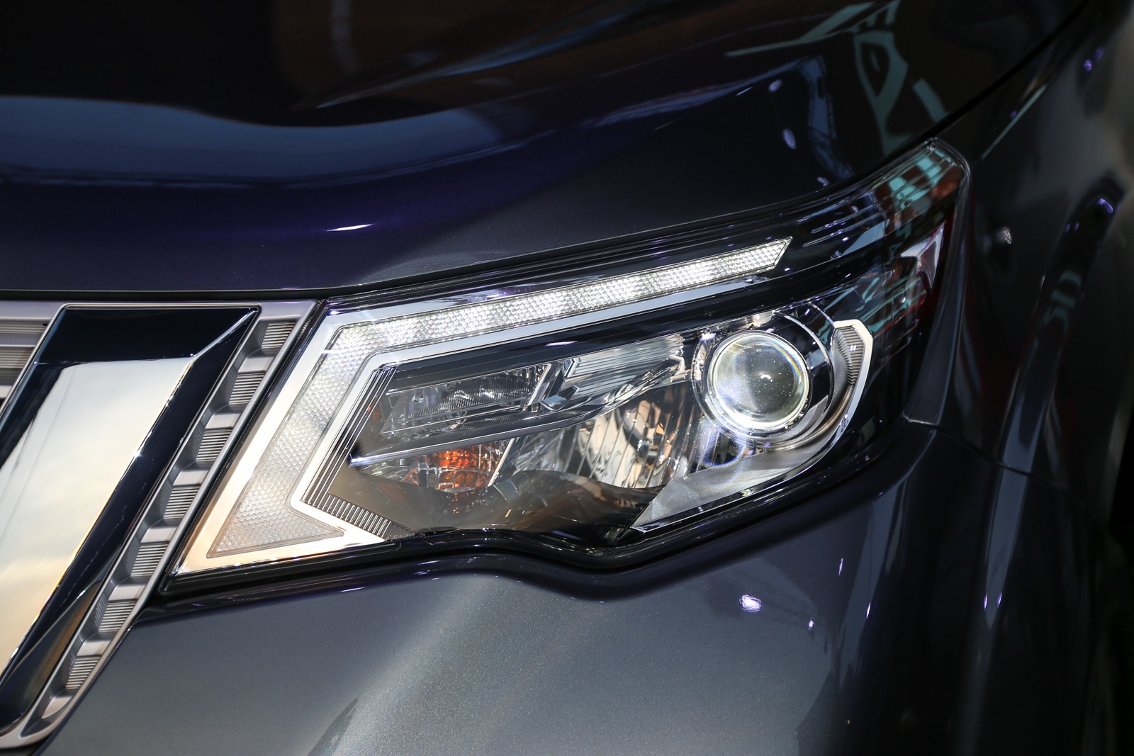 gia Nissan Terra anh 6