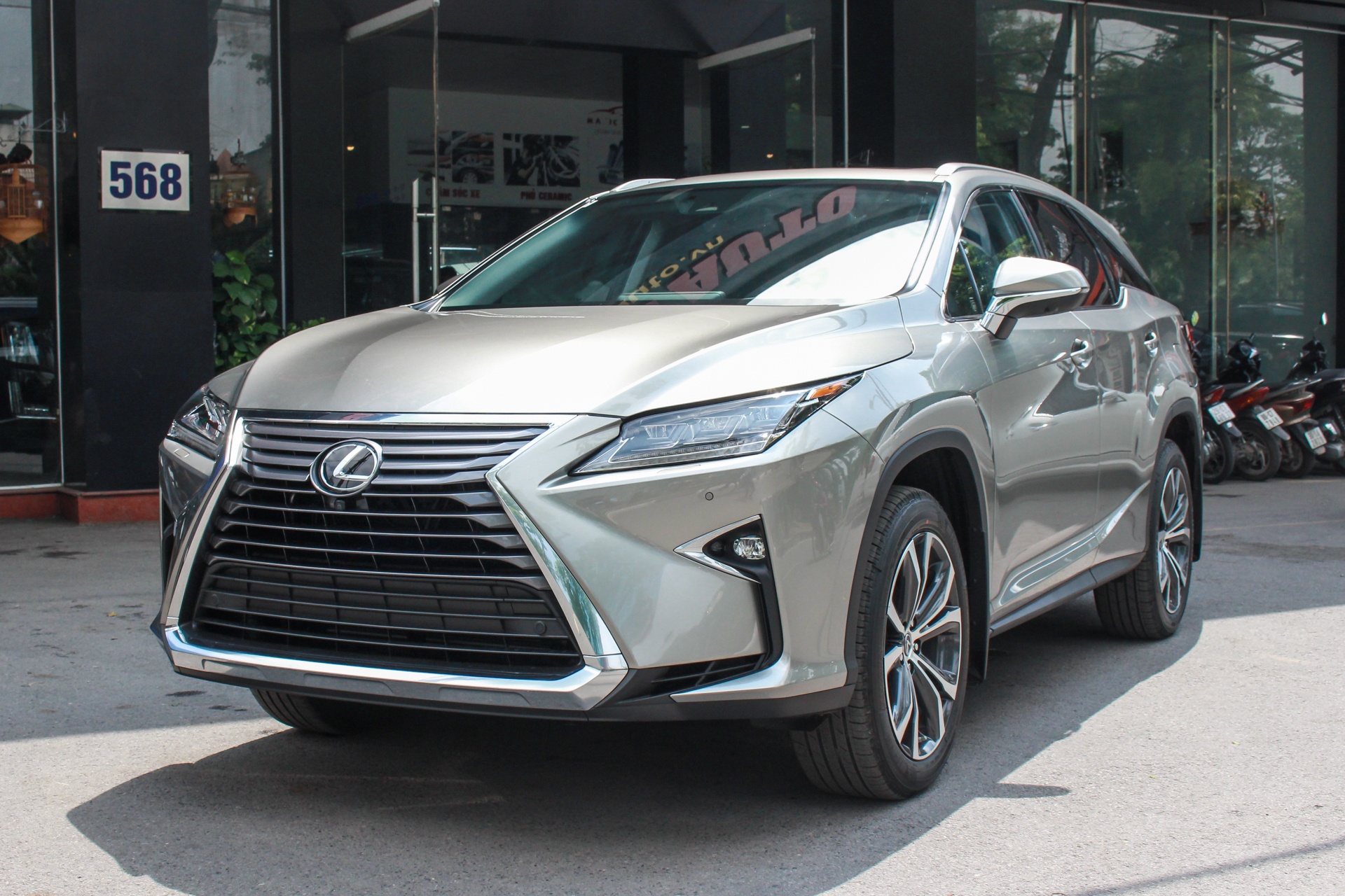 Lexus RX350L 7 cho dau tien ve Viet Nam, gia gan 5 ty dong hinh anh